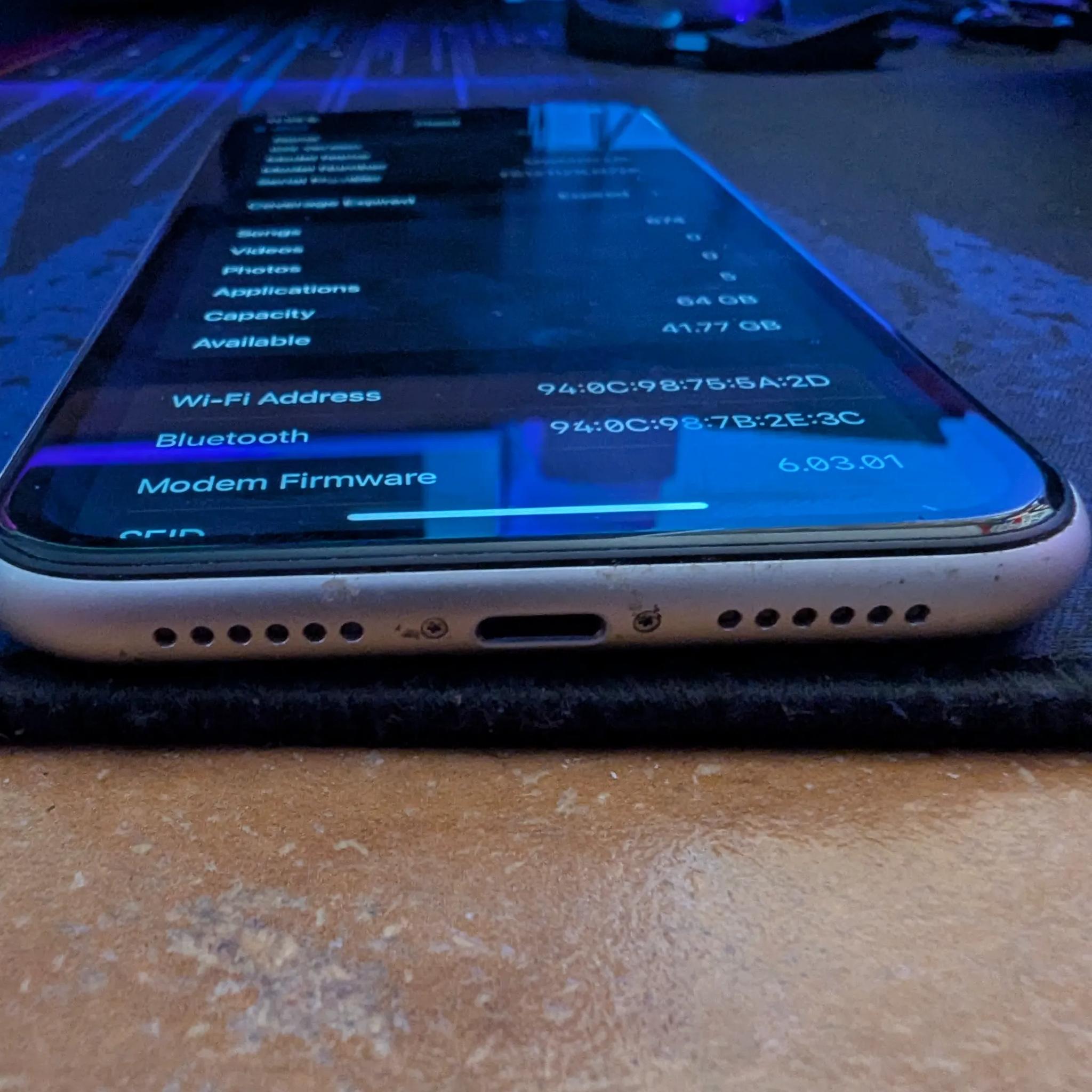 iPhone 11 - 64 GB - White - Verizon