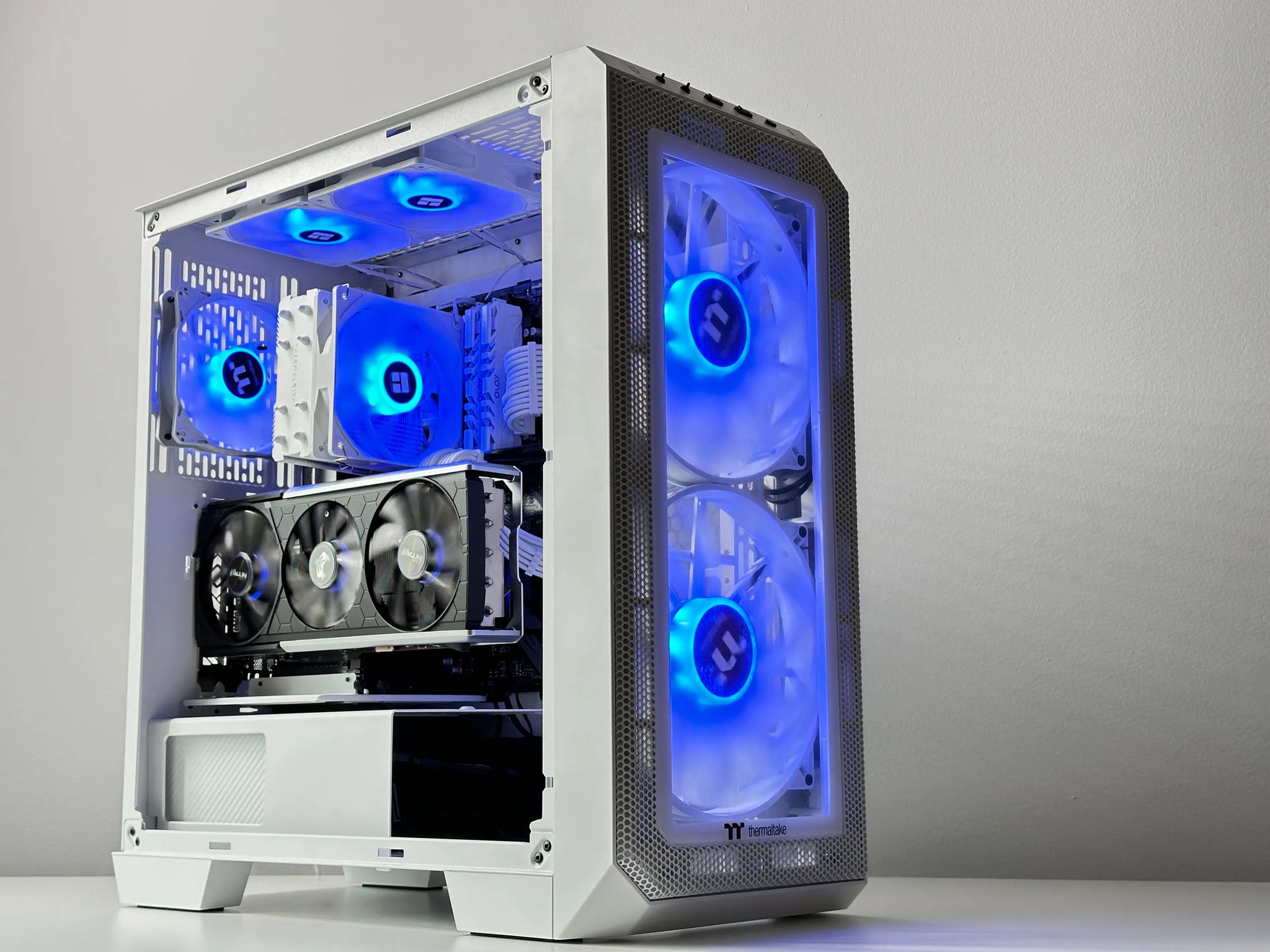 🌨️View 300🌨️AMD RX 5700 XT 8GB❄️Ryzen 5 5600X❄️16GB DDR4❄️1TB SSD NVME