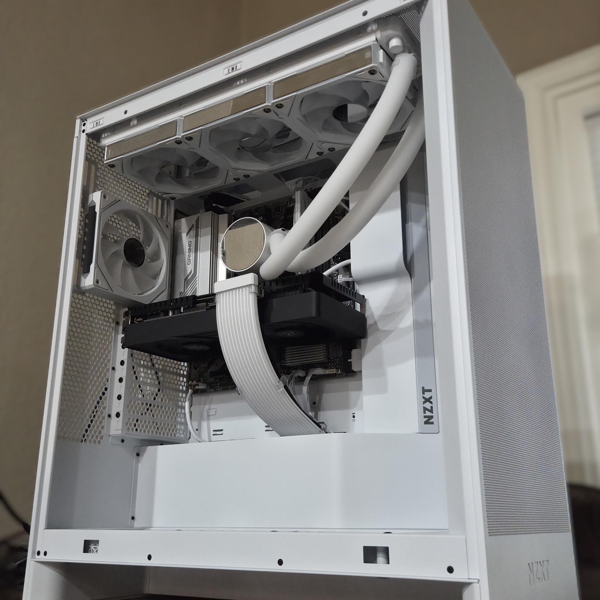Glacier! 🧊|RTX 3070|Ryzen 7 8700F|DDR5|1TB Gen4 NVMe