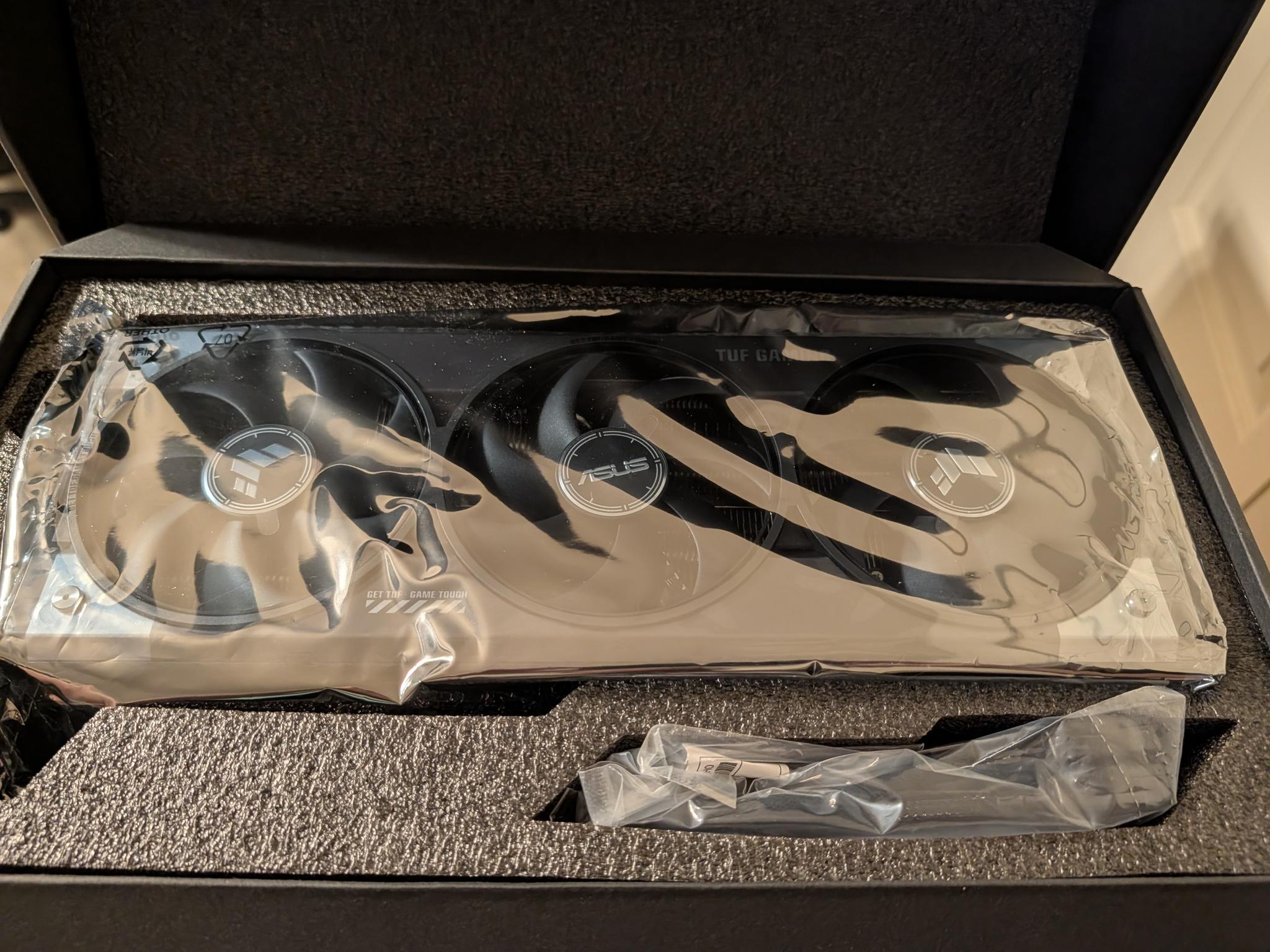 ASUS TUF Gaming GeForce RTX 5090 - Image 4