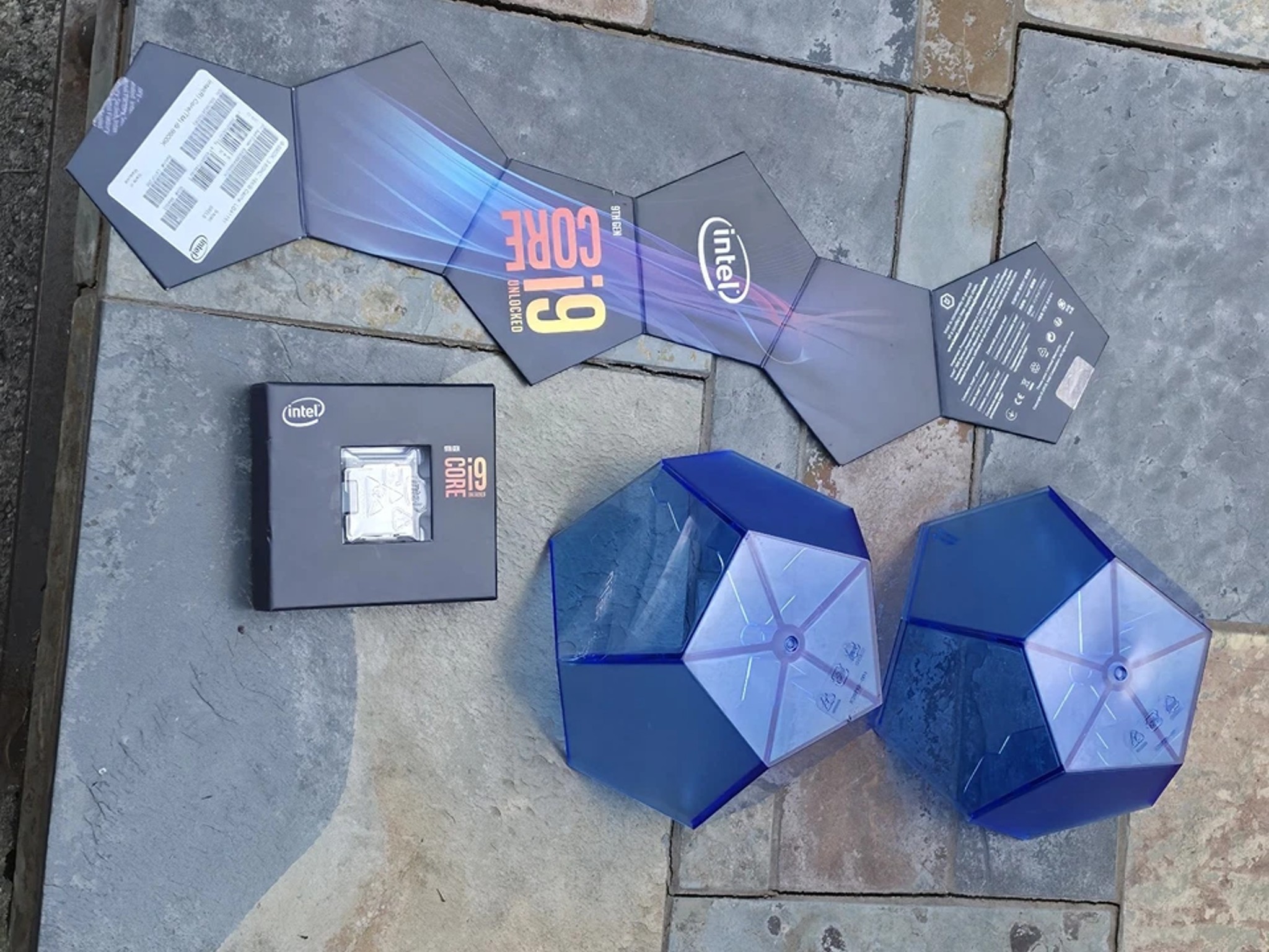 Intel Core I9-9900K with Dodecahedron Box Coffee Lake 8-Core 16-Thread LGA1151