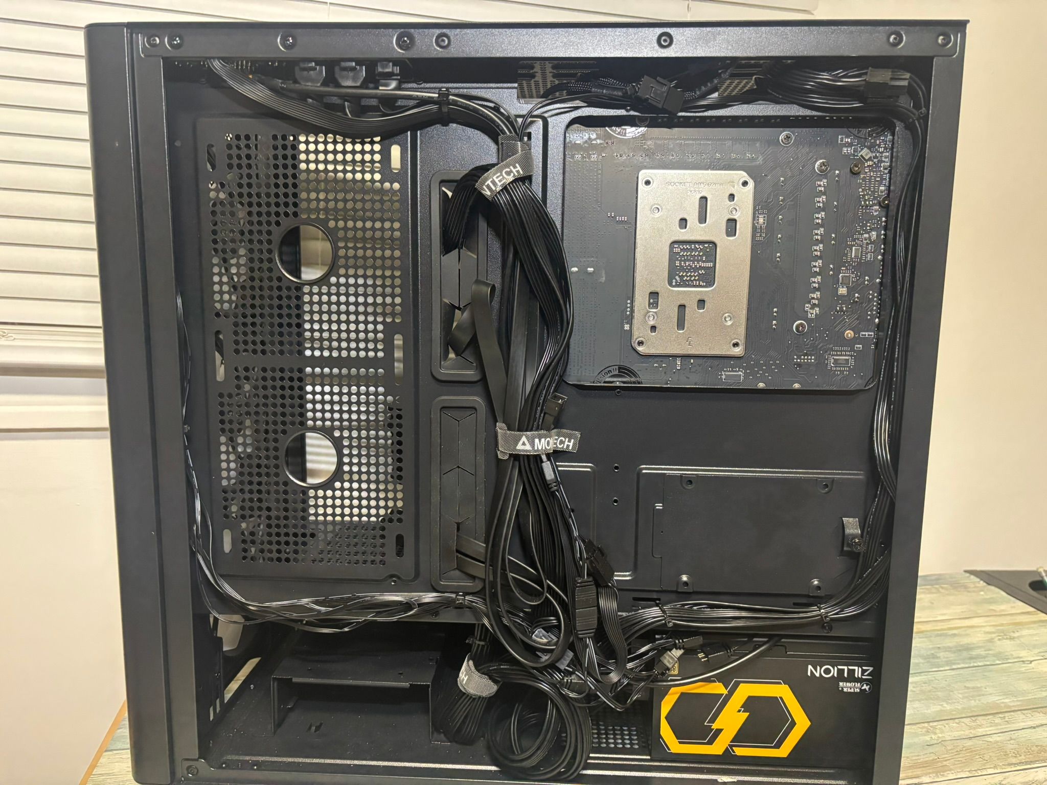 Stealth Build RX 9070 XT Ryzen 7 9800X3D