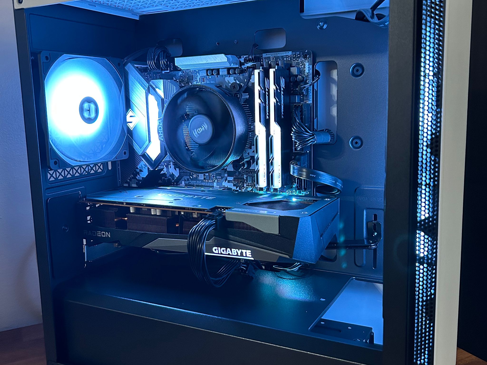 AMD RX 7600 | Ryzen 5 5500 | 1TB SSD | The Mini Legend V6  **FREE AVATAR GAME CODE INCLUDED**