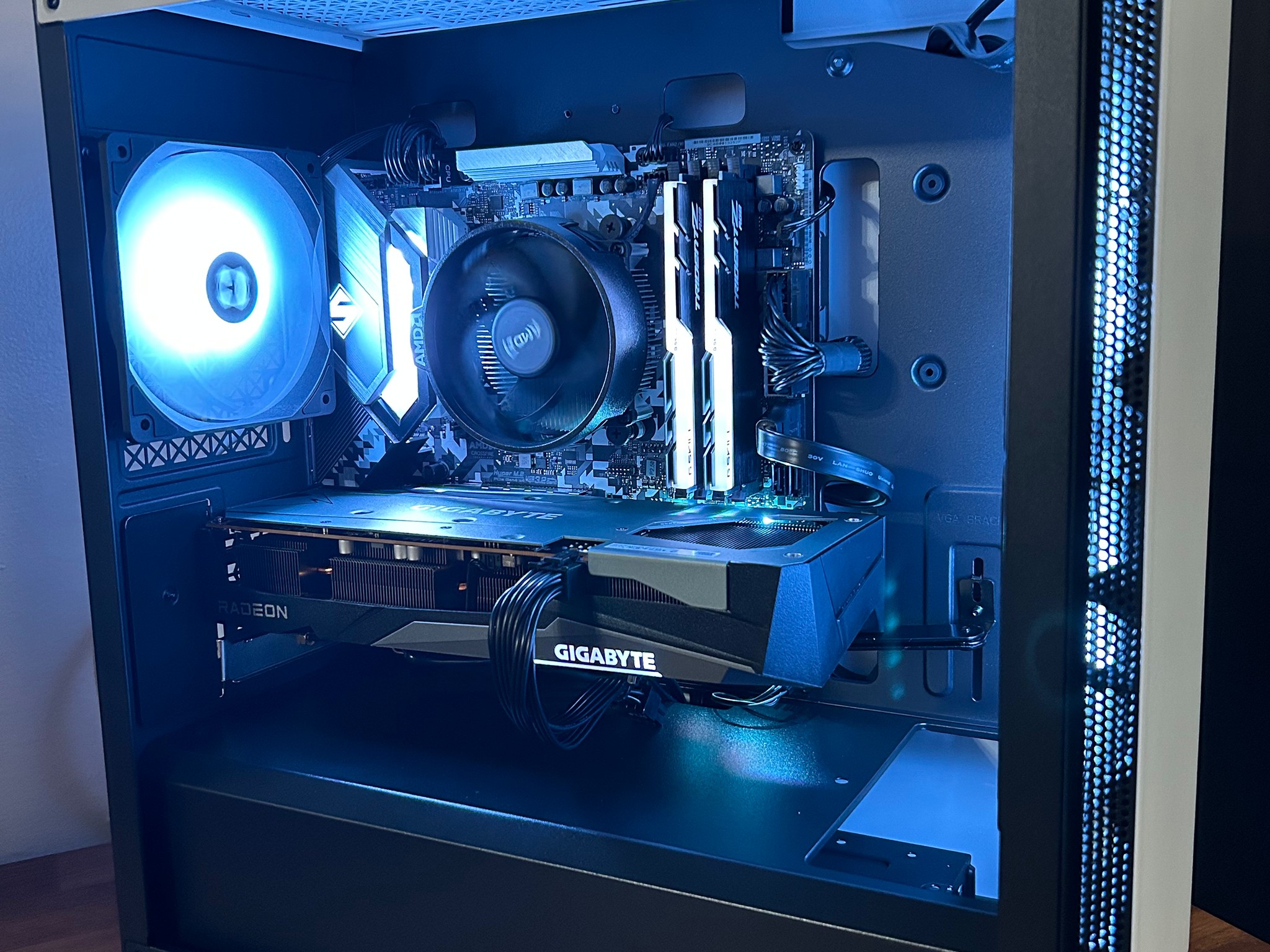 AMD RX 7600 | Ryzen 5 5500 | 1TB SSD | The Mini Legend V6  **FREE AVATAR GAME CODE INCLUDED**