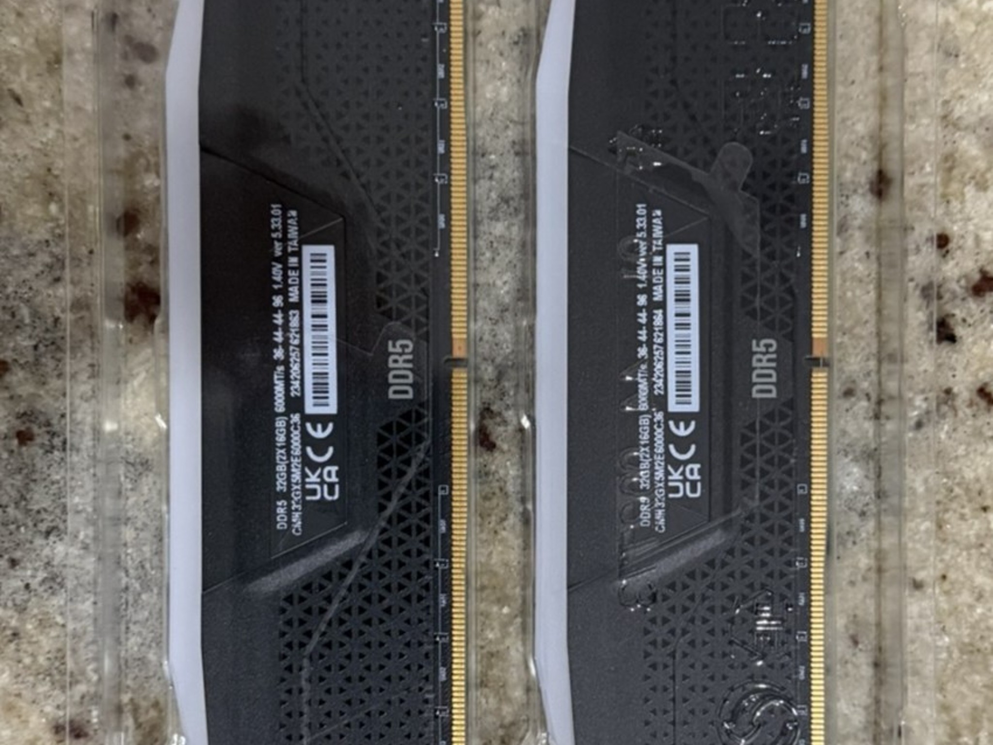CORSAIR VENGEANCE RGB 32GB (2x16GB) DDR5 6000MHz XMP