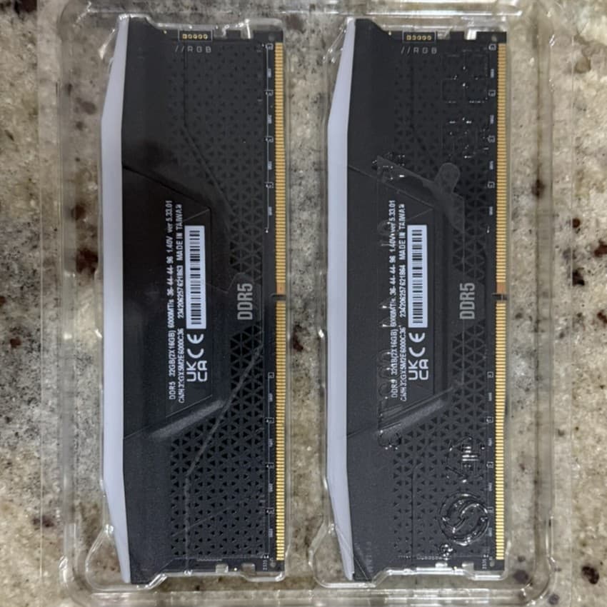 CORSAIR VENGEANCE RGB 32GB (2x16GB) DDR5 6000MHz XMP