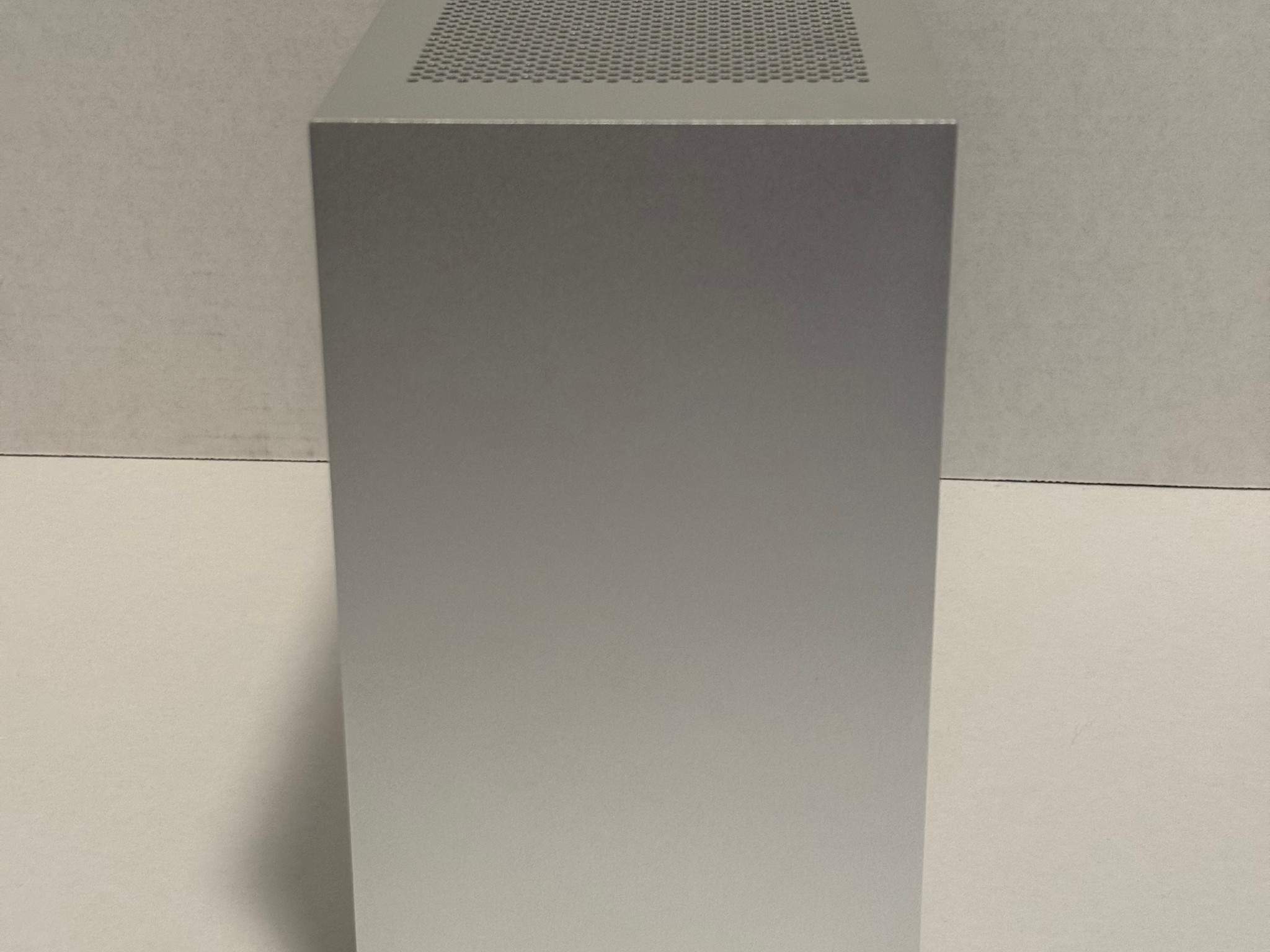 Lian Li A4 H2O - Mini ITX Gaming PC - 9060xt 16gb 9600x DDR5 32gb 1tb SSD