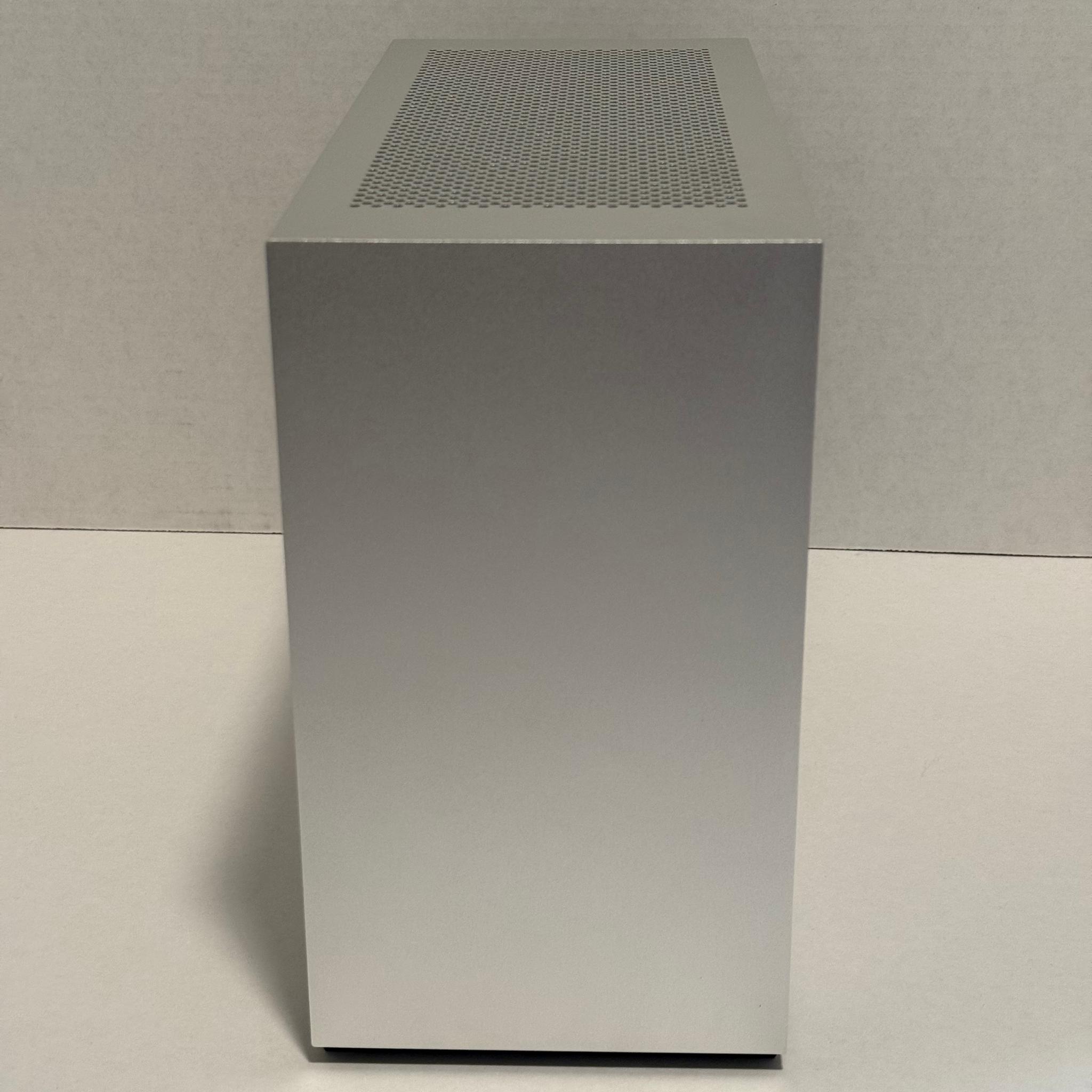Lian Li A4 H2O - Mini ITX Gaming PC - 9060xt 16gb 9600x DDR5 32gb 1tb SSD