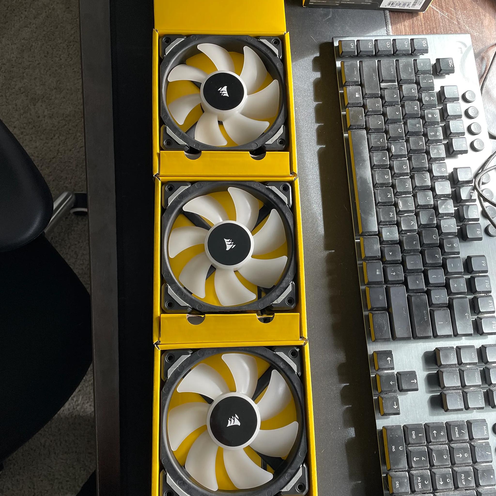 Corsair ML120 PRO 120mm Fans 3-Pack, Black, Great Condition