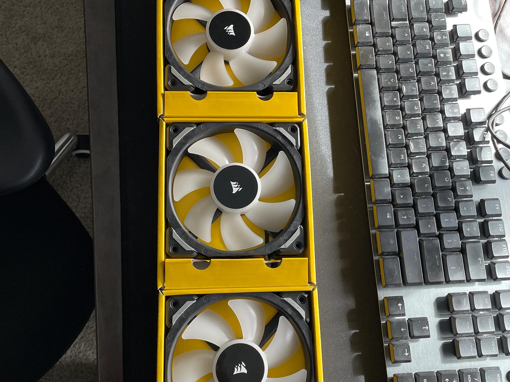 Corsair ML120 PRO 120mm Fans 3-Pack, Black, Great Condition