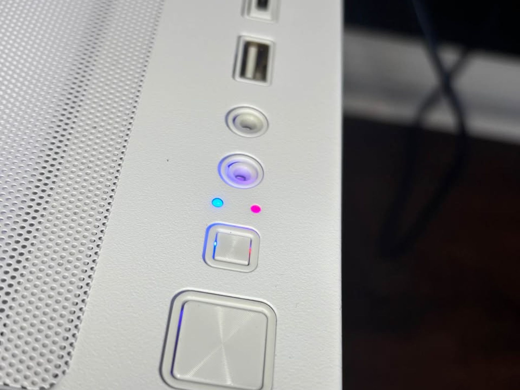 White Gaming PC (RTX 2060 6GB + AMD Ryzen 5 3600)