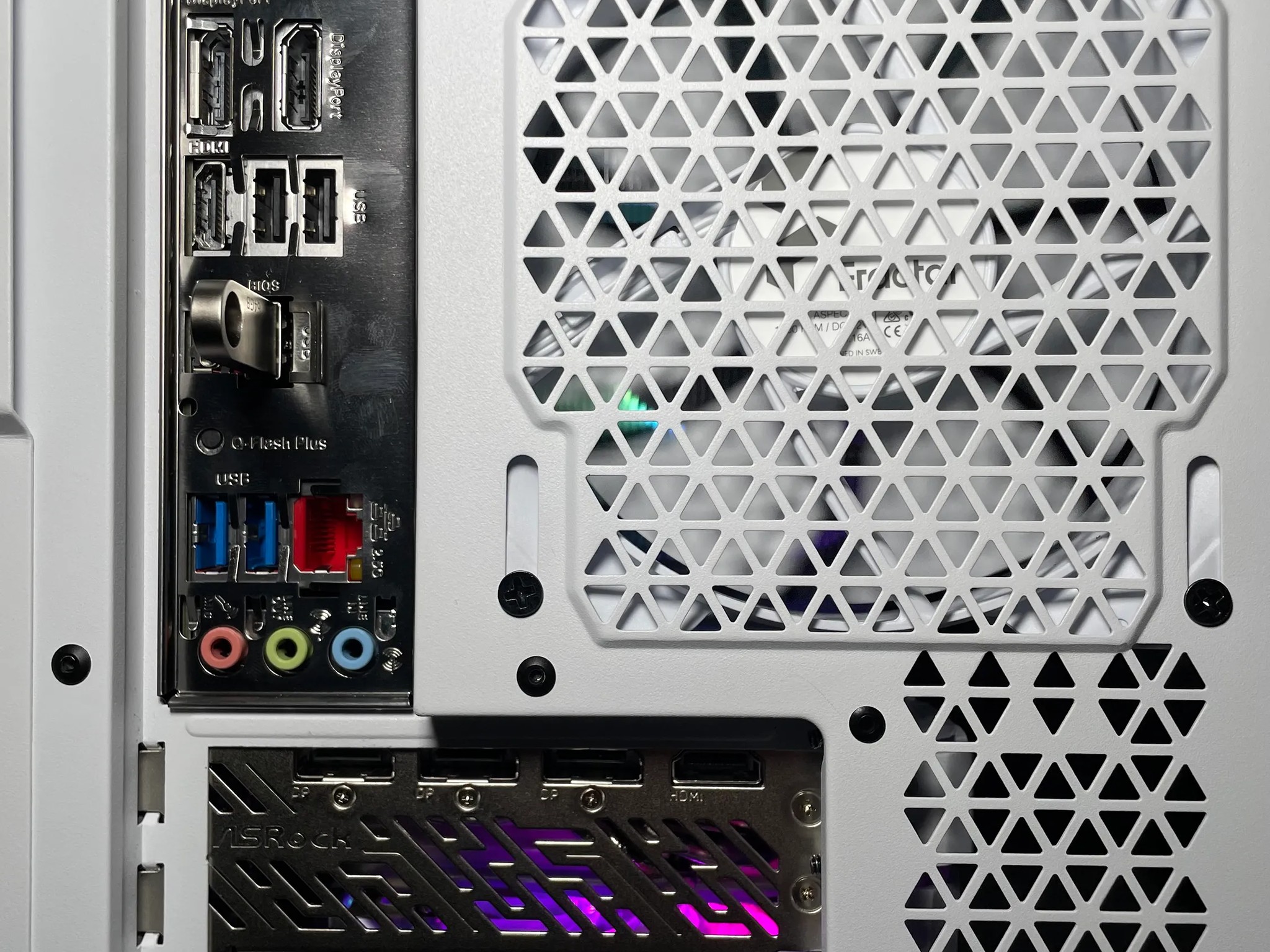 PC | RX 7800 XT  | AMD RYZEN 5 7600 | 32GB DDR5 RAM | 1TB NVME SSD | 750W Power Supply