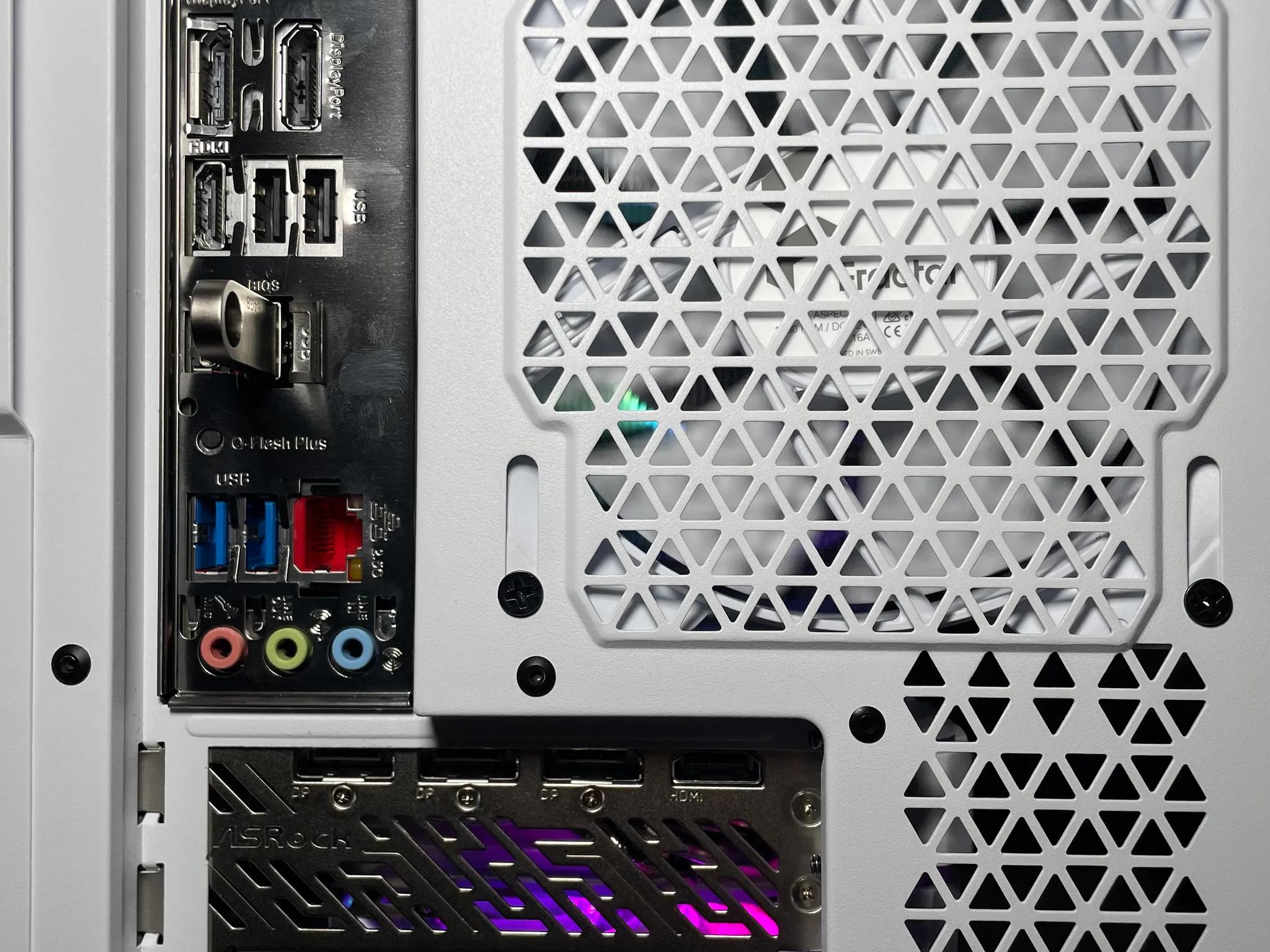 PC | RX 7800 XT  | AMD RYZEN 5 7600 | 32GB DDR5 RAM | 1TB NVME SSD | 750W Power Supply