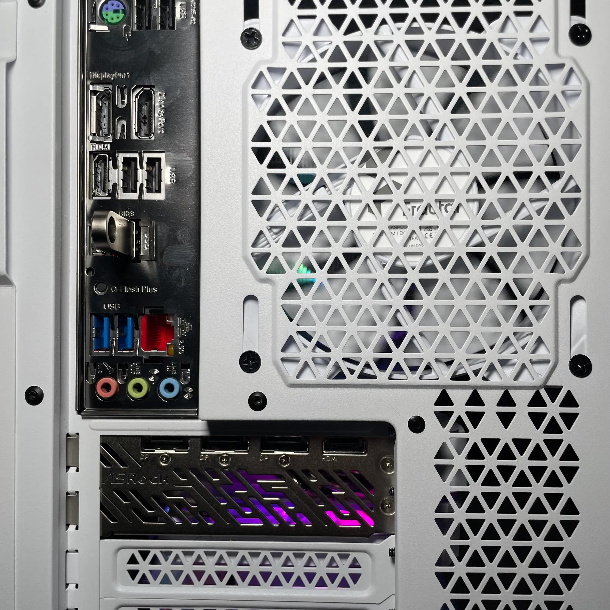 PC | RX 7800 XT  | AMD RYZEN 5 7600 | 32GB DDR5 RAM | 1TB NVME SSD | 750W Power Supply