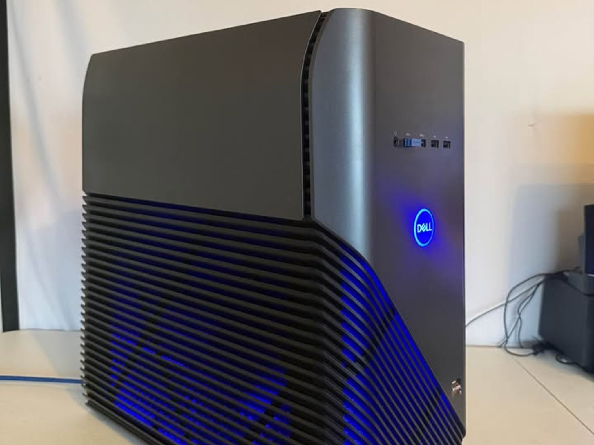 Gaming PC: Ryzen 7 2700, 16GB DDR4 RAM, 500GB NVME SSD, RX 5600 XT 6GB, DELL INSPIRON 5676