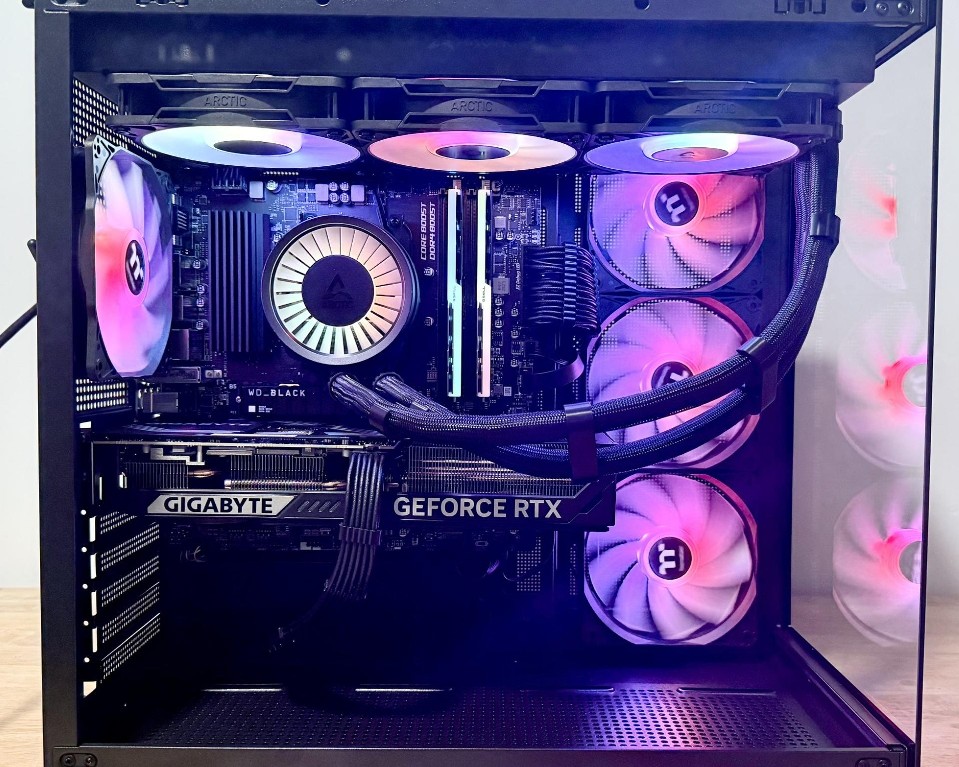 Thermaltake 380 RTX 5070 OC 12GB