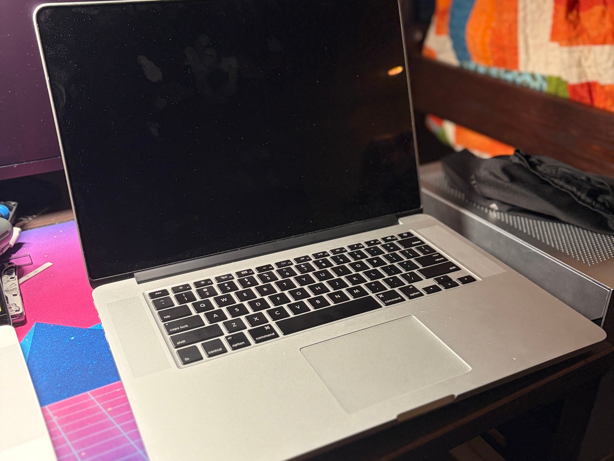 Apple Macbook Pro 15-inch 2015 (4-Core 2.8 Ghz i7, 16GB RAM, 1TB SSD) (MAX-SPEC)
