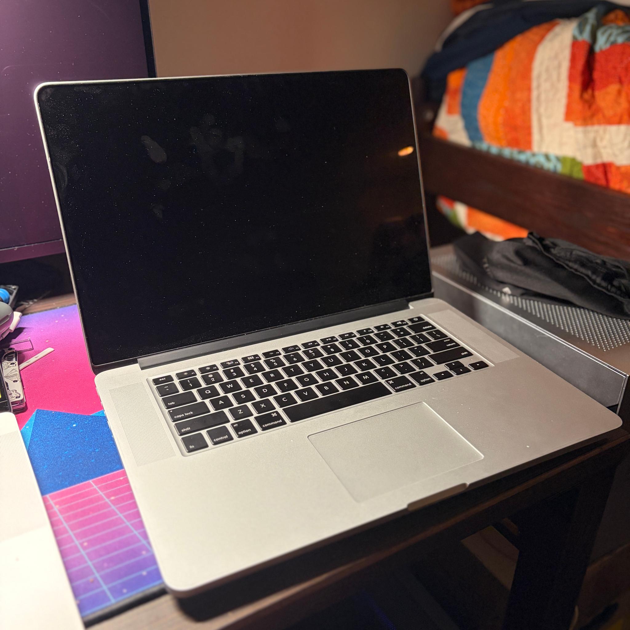 Apple Macbook Pro 15-inch 2015 (4-Core 2.8 Ghz i7, 16GB RAM, 1TB SSD) (MAX-SPEC)