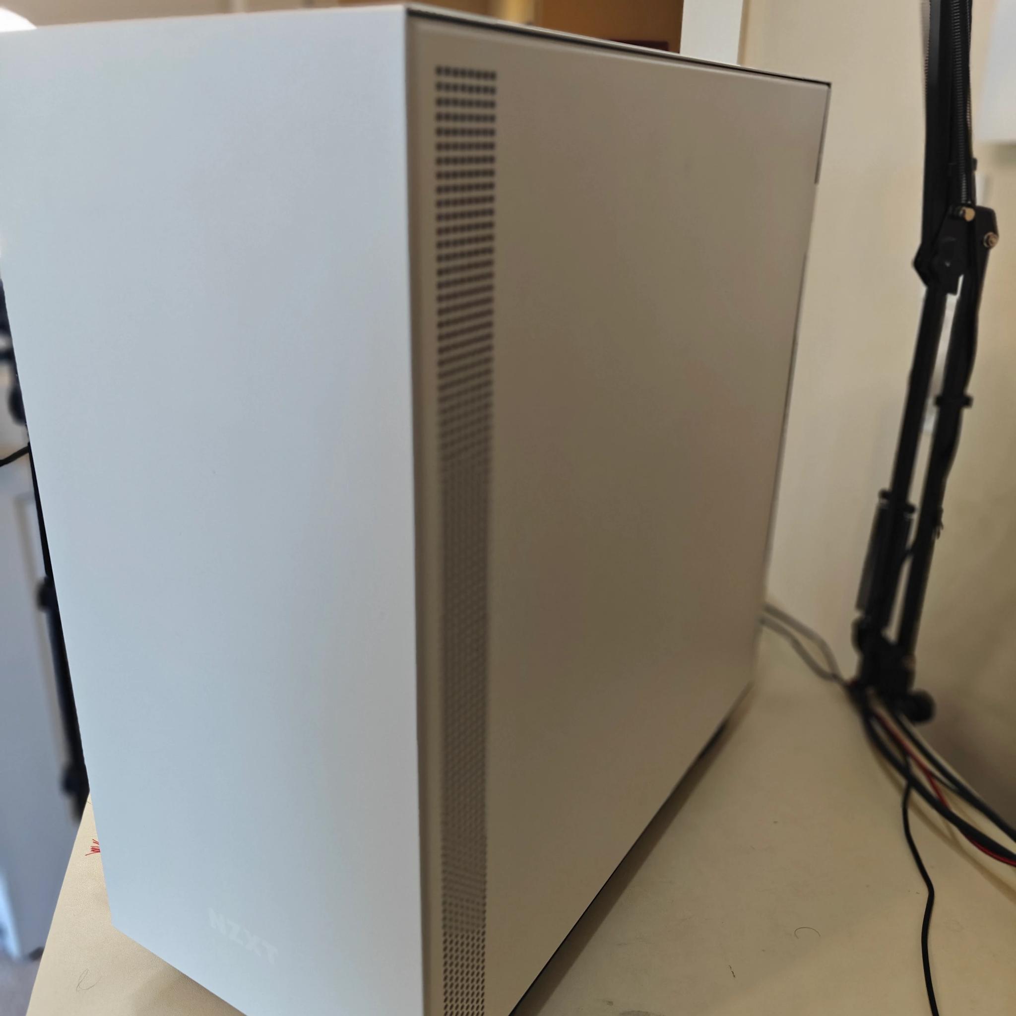 Checkered ⬜🔳⬛ | Ryzen 7 5700X3D | Geforce RTX 3060 12GB | 32GB DDR4 RAM | 1TB NVMe SSD