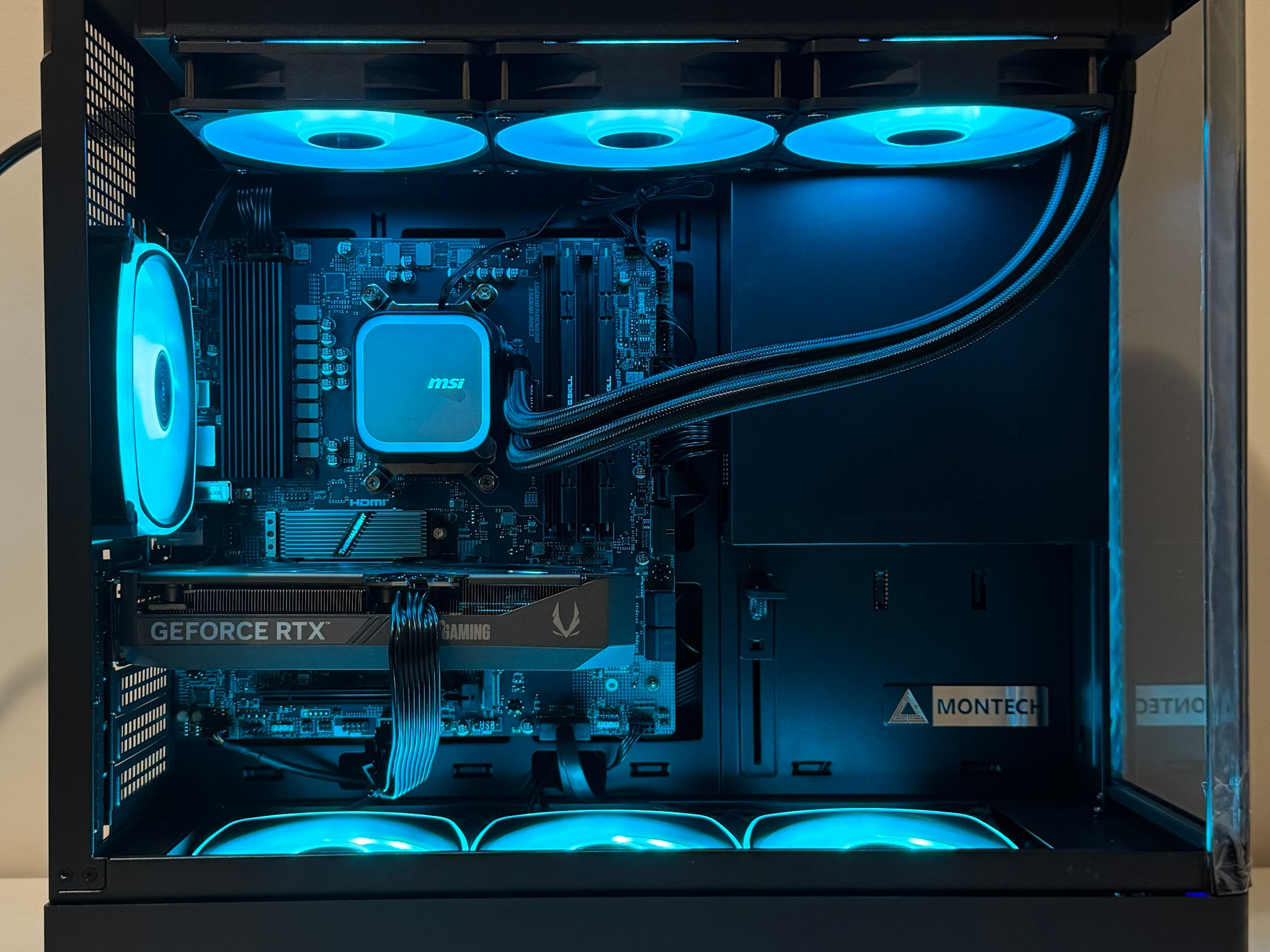 AMD Ryzen 7 7800X3D 32GB DDR5 RAM GeForce RTX 5060 Ti 1TB Gen5 NVMe SSD 850W Gold Gaming PC