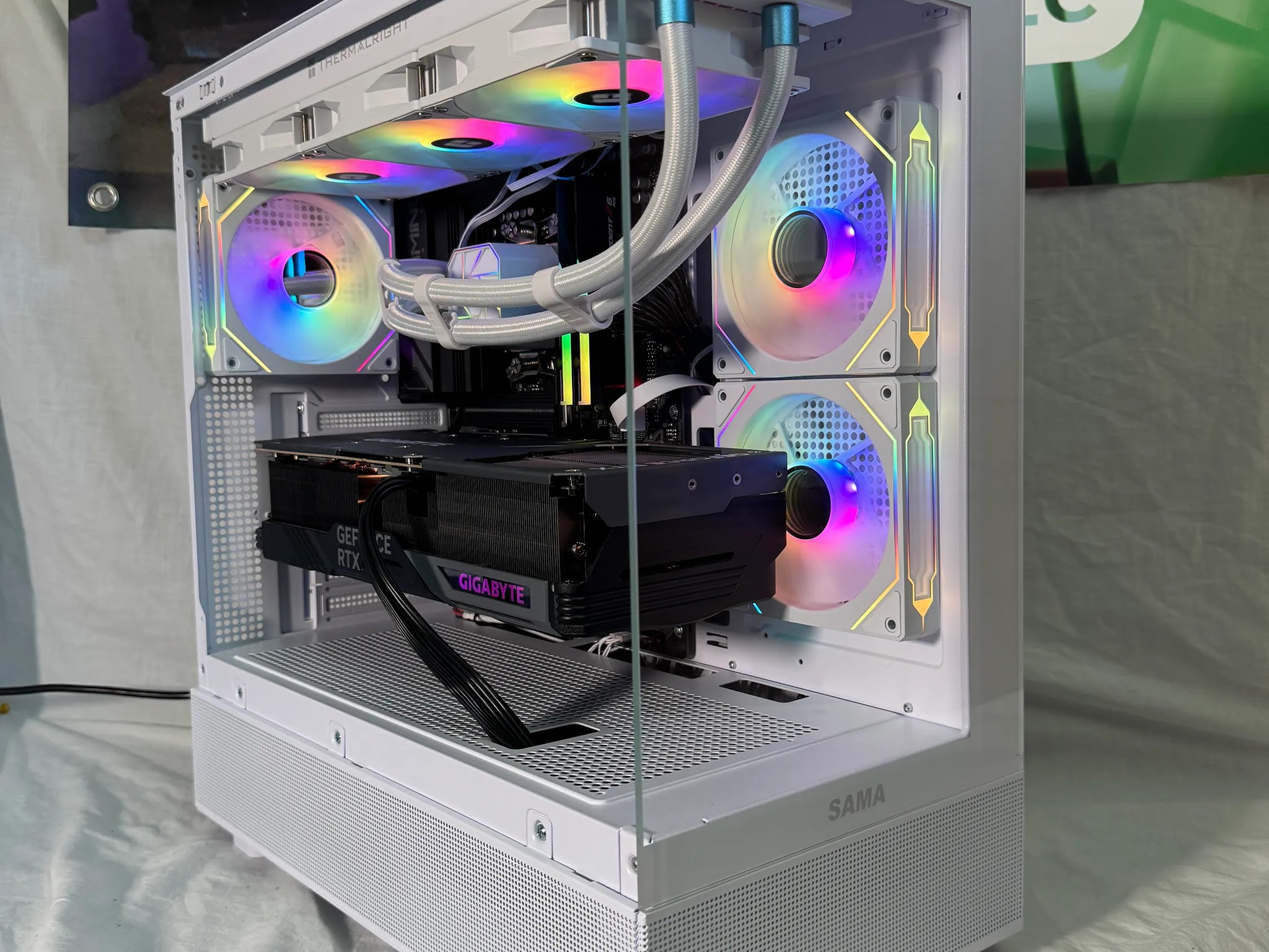 "Project Flash" RTX 4090 Ryzen 7900x Gaming PC
