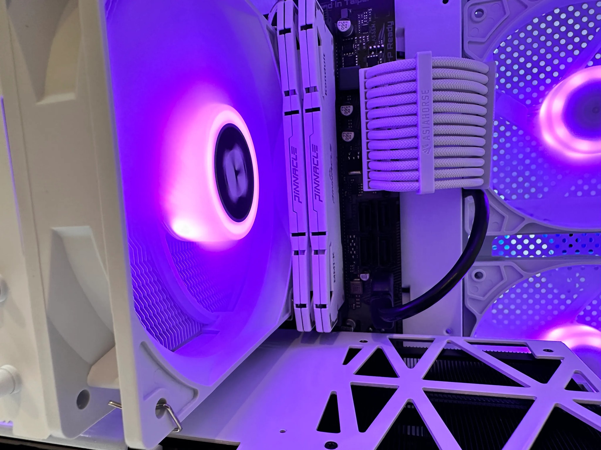 🤍🏔️Alaska🏔️❄️Gaming PC❄️AMD RX VEGA 56 8GB❄️Intel 12100F❄️16GB DDR4❄️1TB NVME SSD