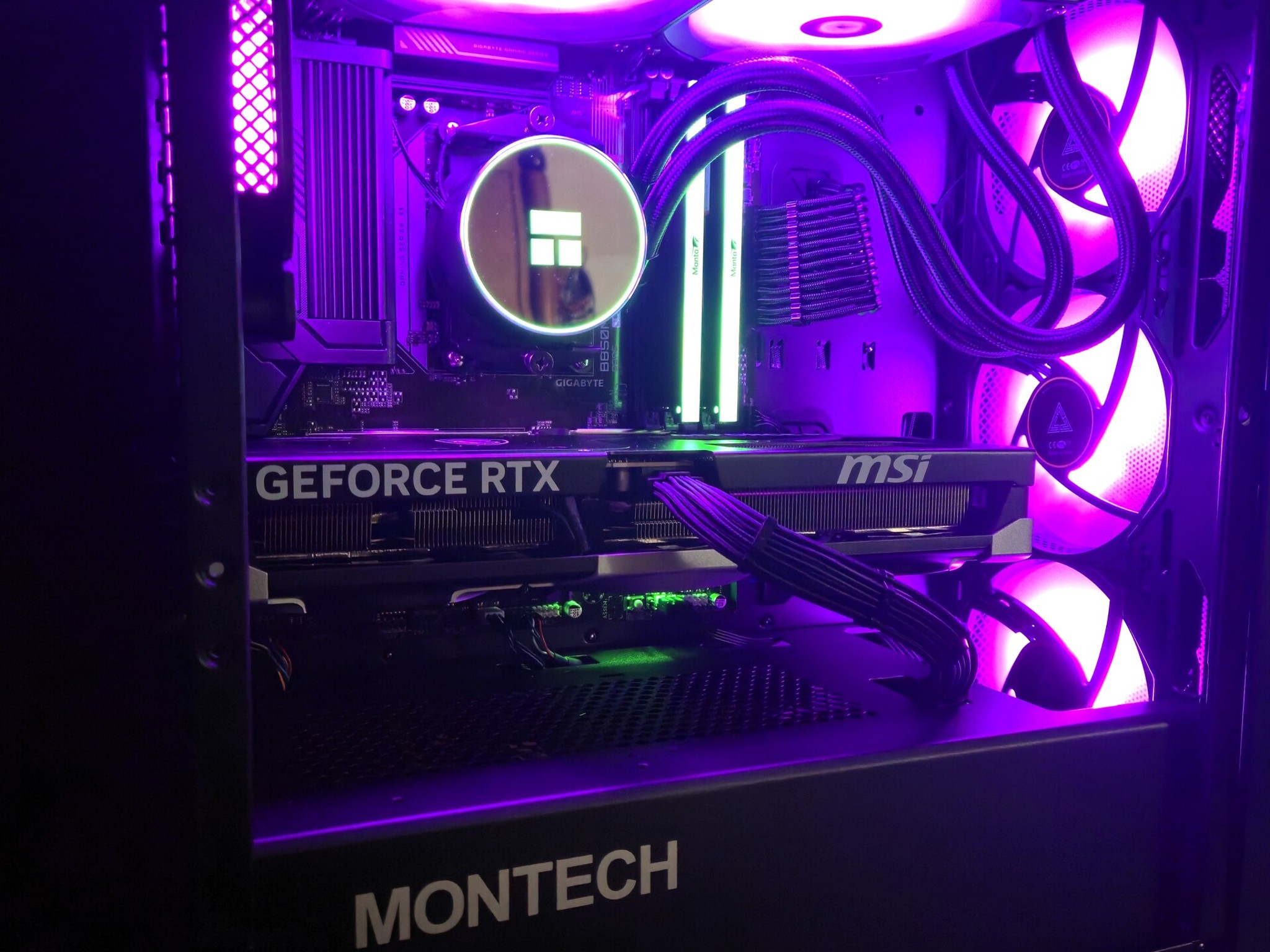 RTX 5070 Ti - 9850X3D - 32GB DDR5 6400 CL32 - 2TB Crucial NVMe