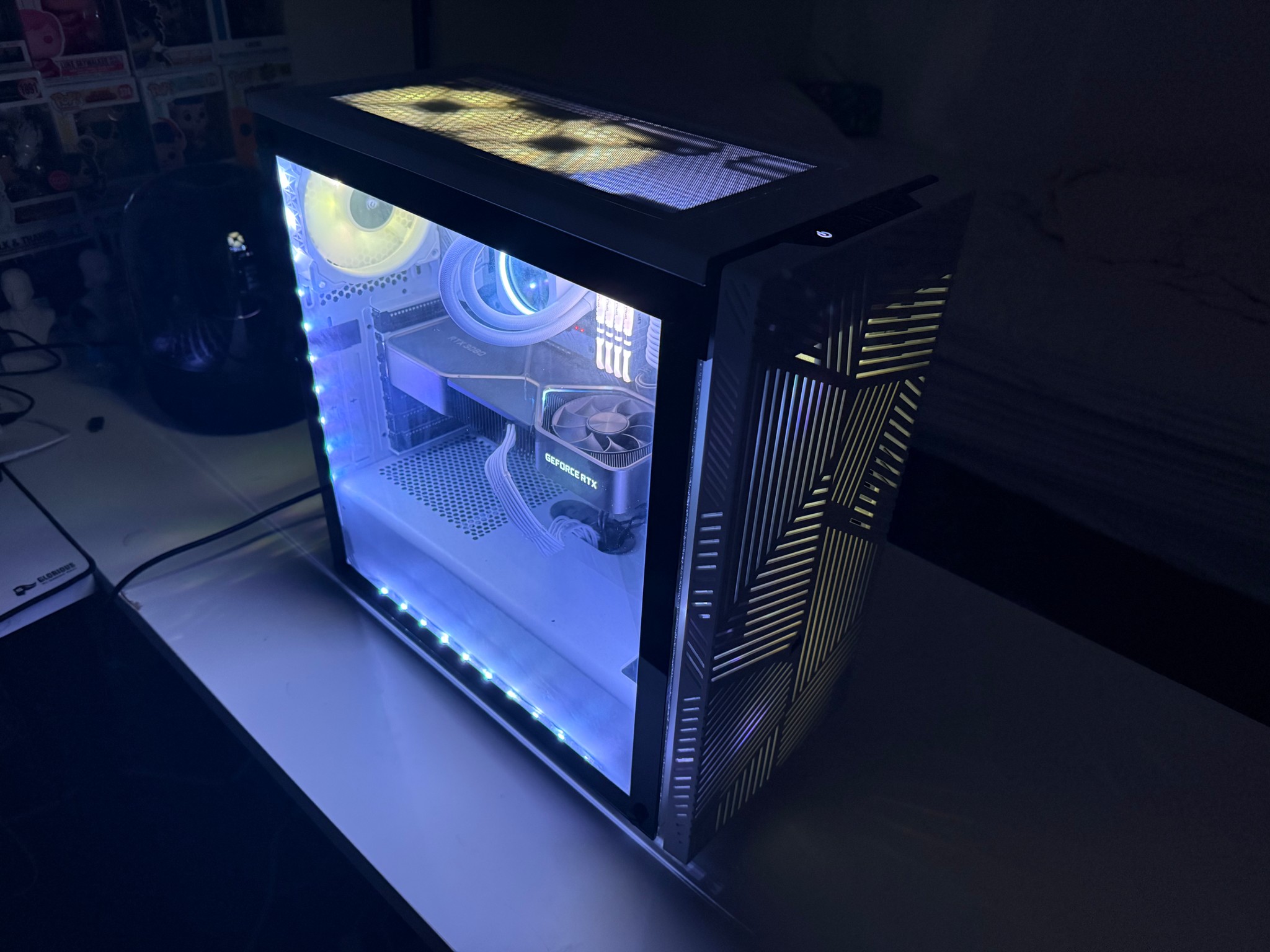 White Gaming Pc - TX 3080 FE, Ryzen 5 5600X, 32GB CL16 RGB RAM, Liquid Cooled, 1 TB SSD, Win 11