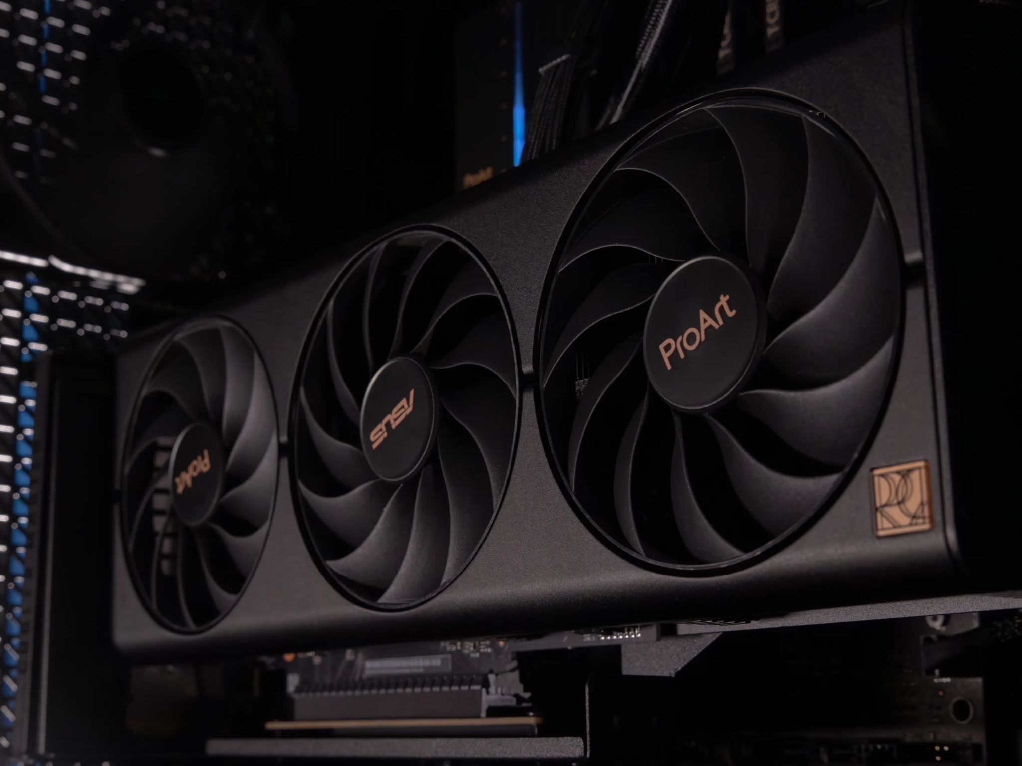 🦂 Alcantara 🦂 RTX 4070 Super / AMD R7 9700X / 1TB NVME / 32GB DDR5 RAM / 420 AIO / Windows 11 Pro