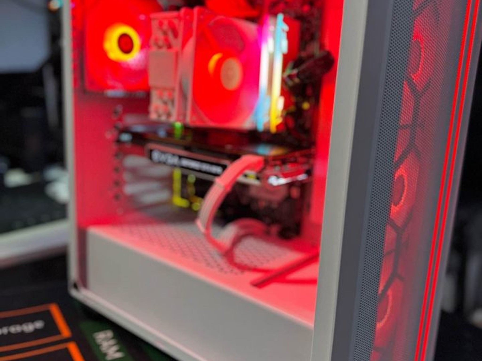 All white RGB Gaming PC - Ryzen 5 2600X - GTX 1070 - 32GB DDR4 - 512GB NvMe SSD