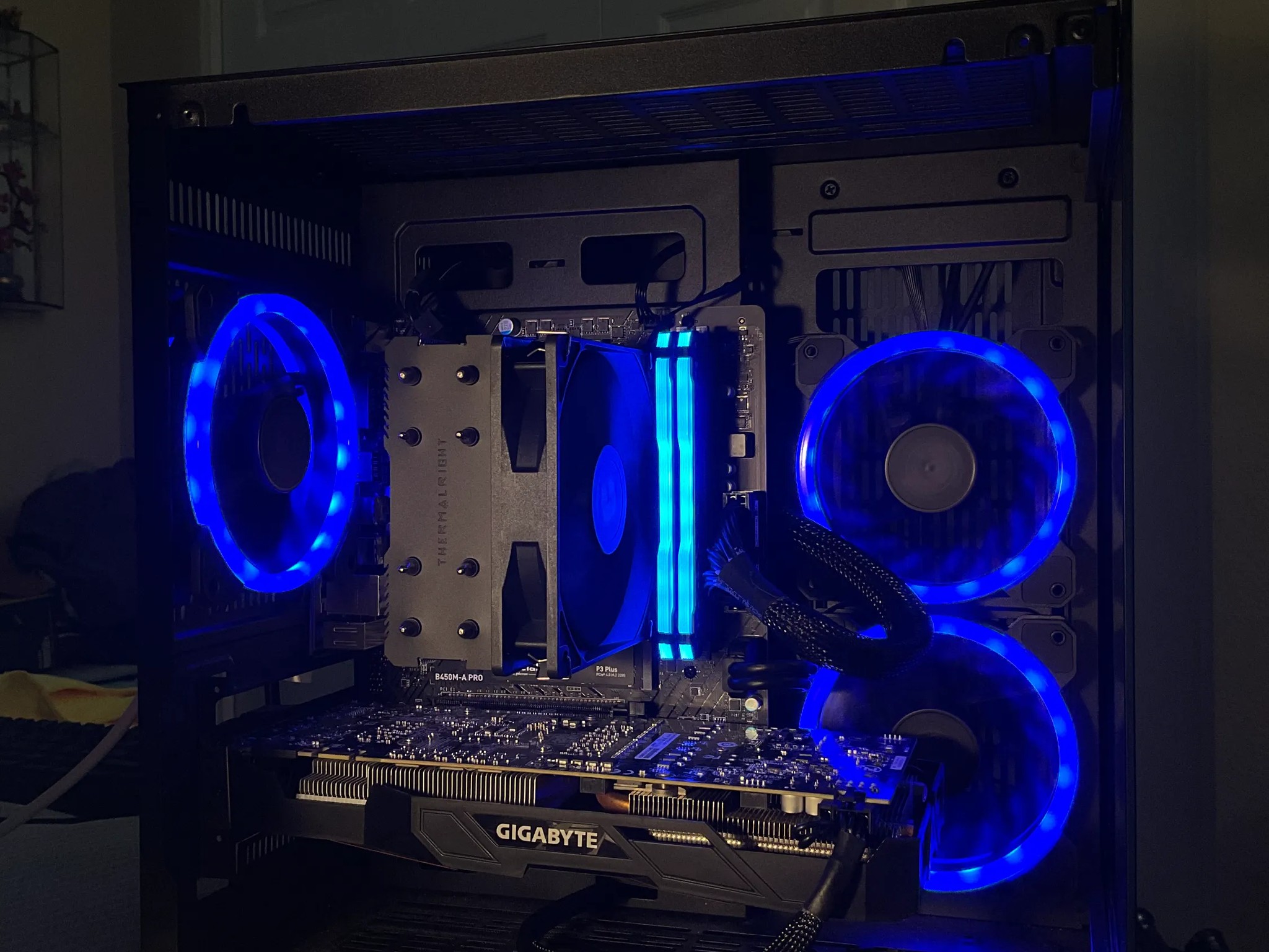 NEW!! GTX 1070 // Ryzen 3600 // 16GB Corsair Vengeance Ram // 500 GB SSD // Controllable RGB