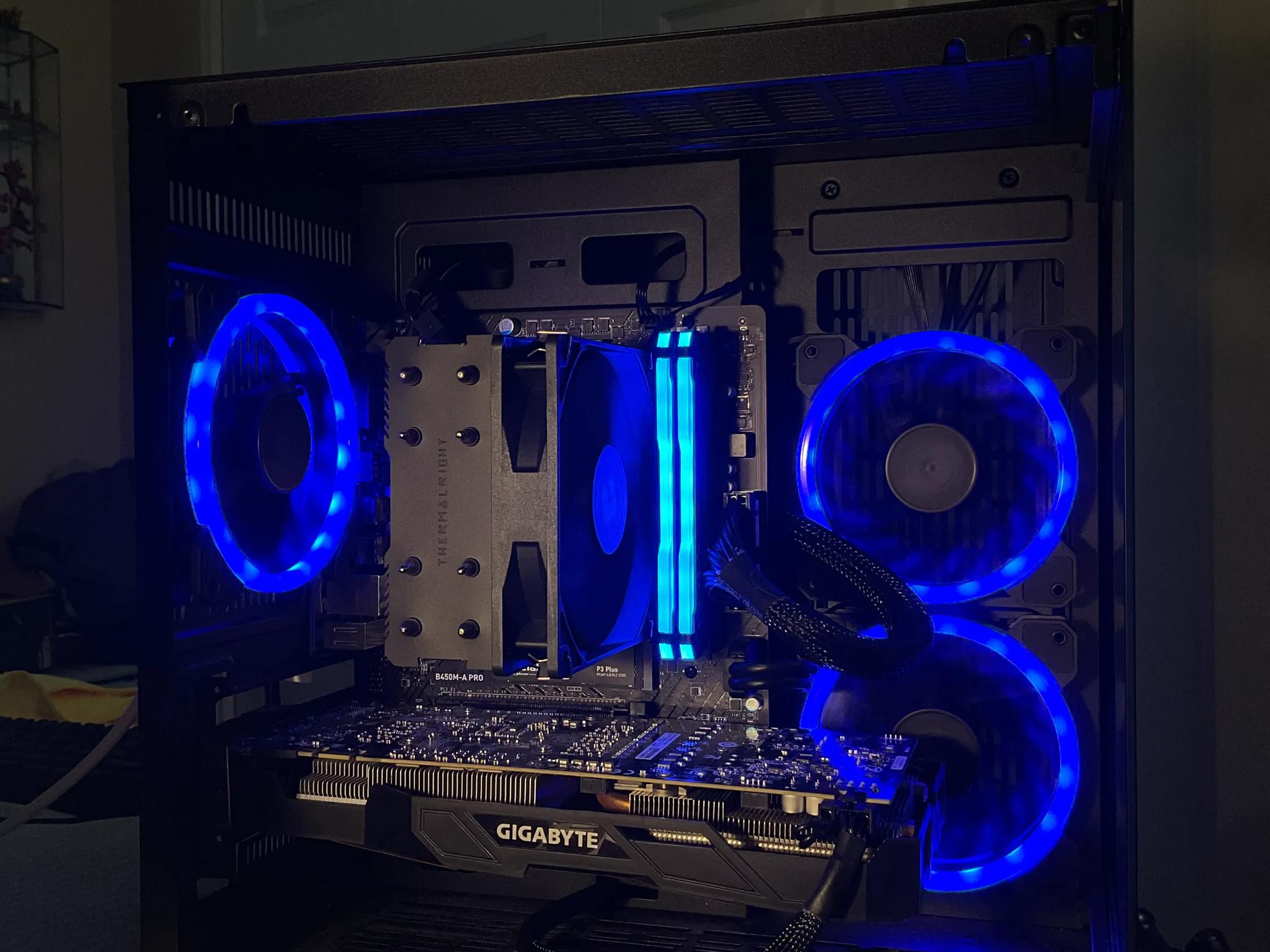 NEW!! GTX 1070 // Ryzen 3600 // 16GB Corsair Vengeance Ram // 500 GB SSD // Controllable RGB
