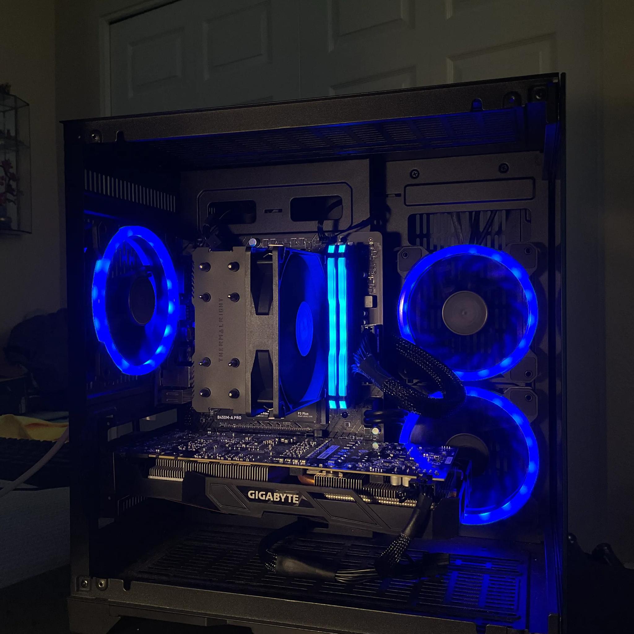 NEW!! GTX 1070 // Ryzen 3600 // 16GB Corsair Vengeance Ram // 500 GB SSD // Controllable RGB
