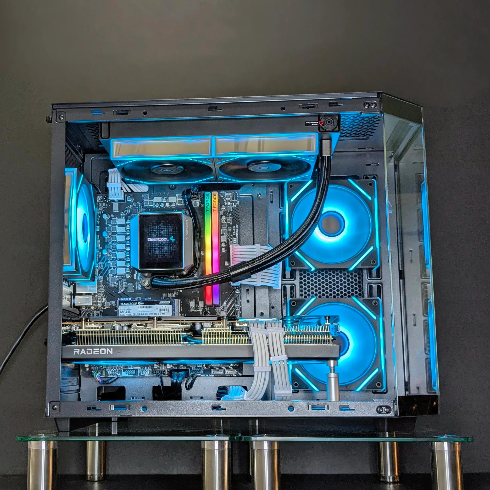 BF💲🏷️ Liquid Cooled/RX 7800XT⚫️Ryzen 8400F(AM5)⚫️32GB DDR5@5200MHz⚫️1TB NVMe/ PCIE 4.0⚫️Windows 11