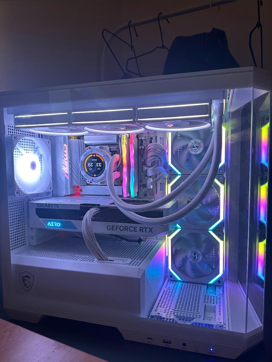 ALL WHITE-RTX4070-Intel i7-32GB-Liquid Cooling