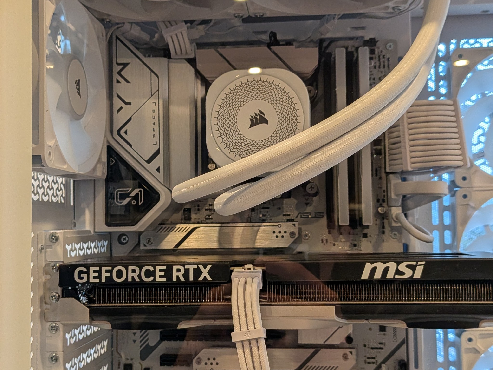 Pristine All-White Gaming PC | i7-14700K | RTX 5060 Ti | 32GB DDR5