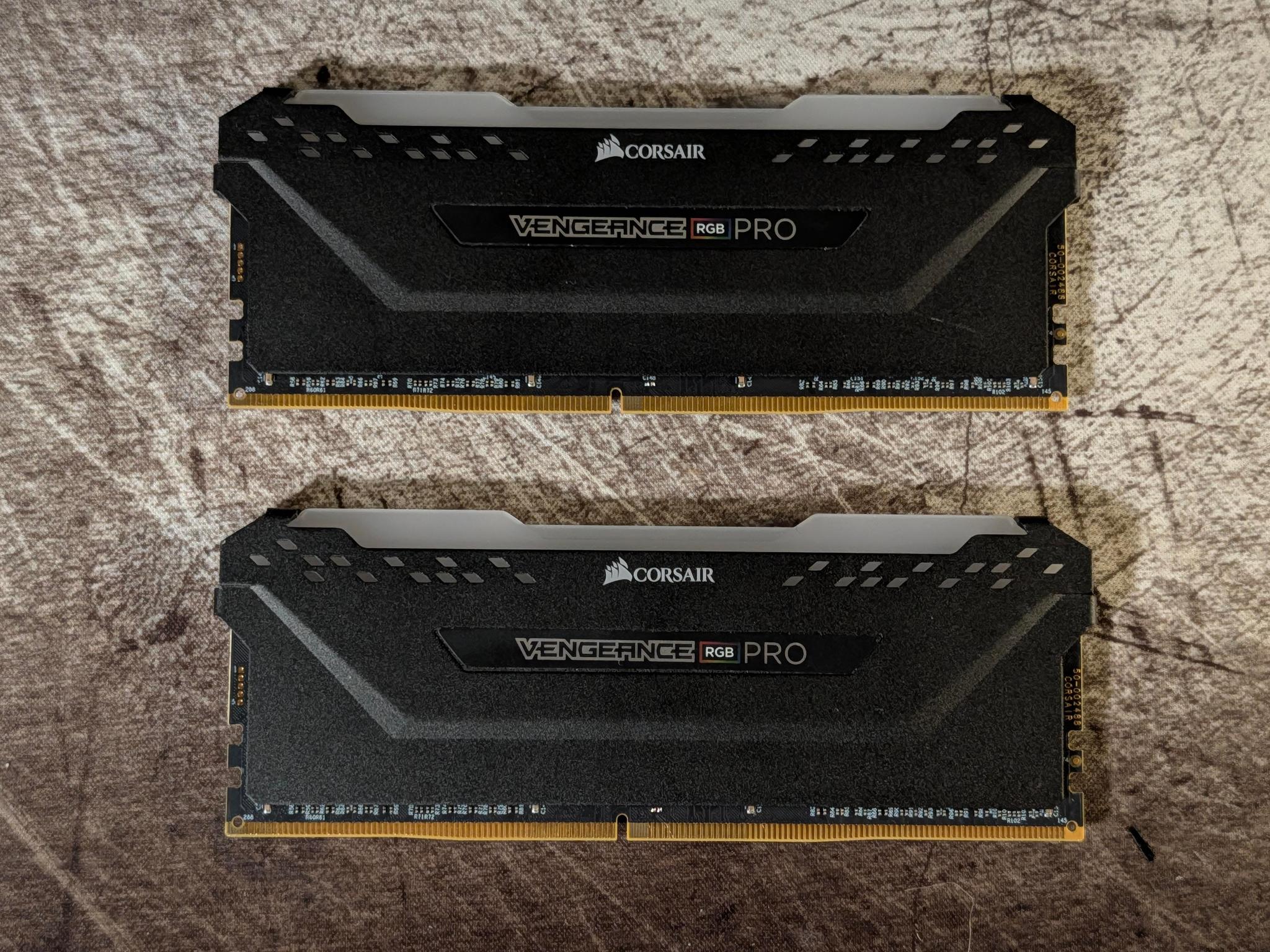 Corsair Vengeance RGB Pro 32GB (2 x 16GB) DDR4 3200 MHz MT/s Memory RAM CL16