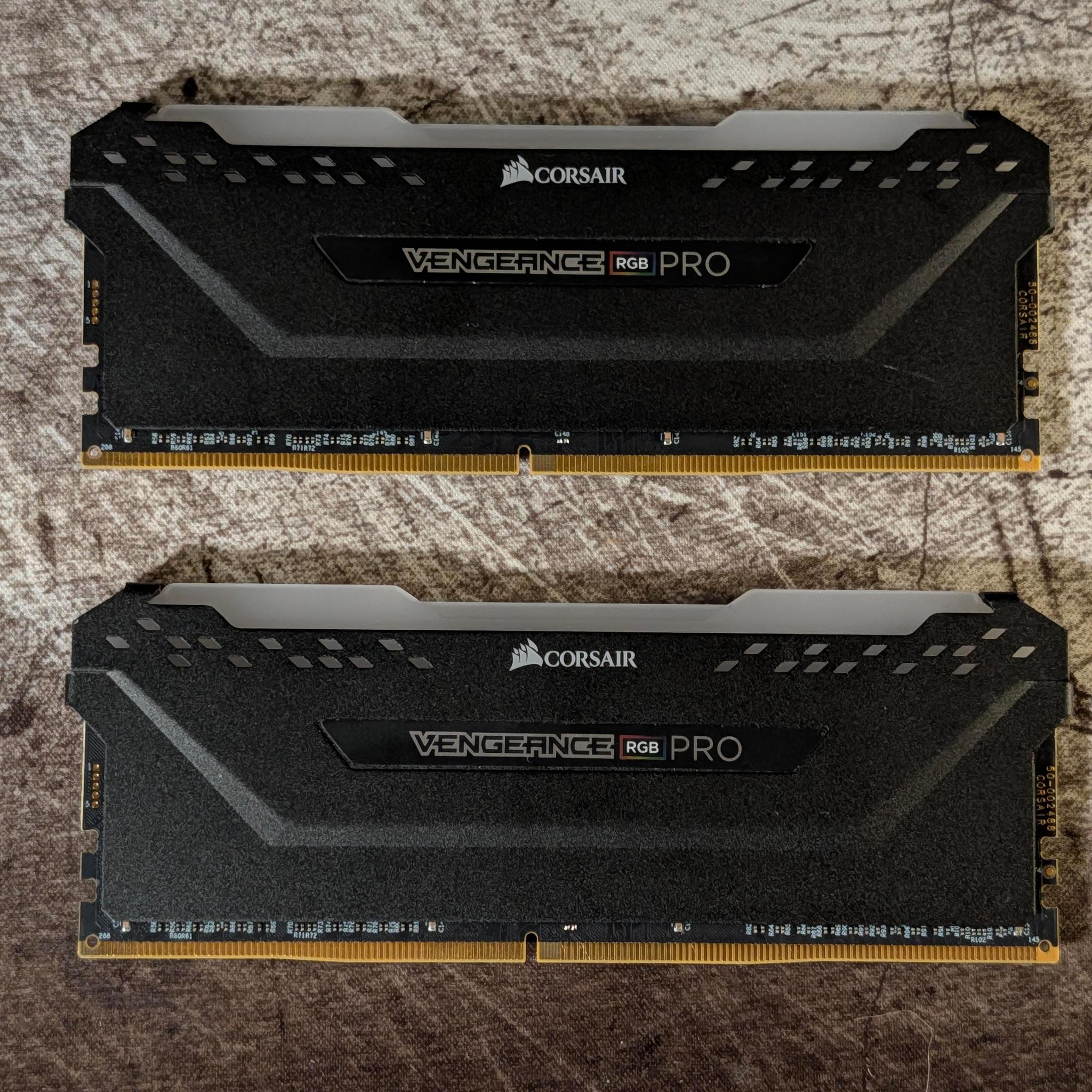 Corsair Vengeance RGB Pro 32GB (2 x 16GB) DDR4 3200 MHz MT/s Memory RAM CL16