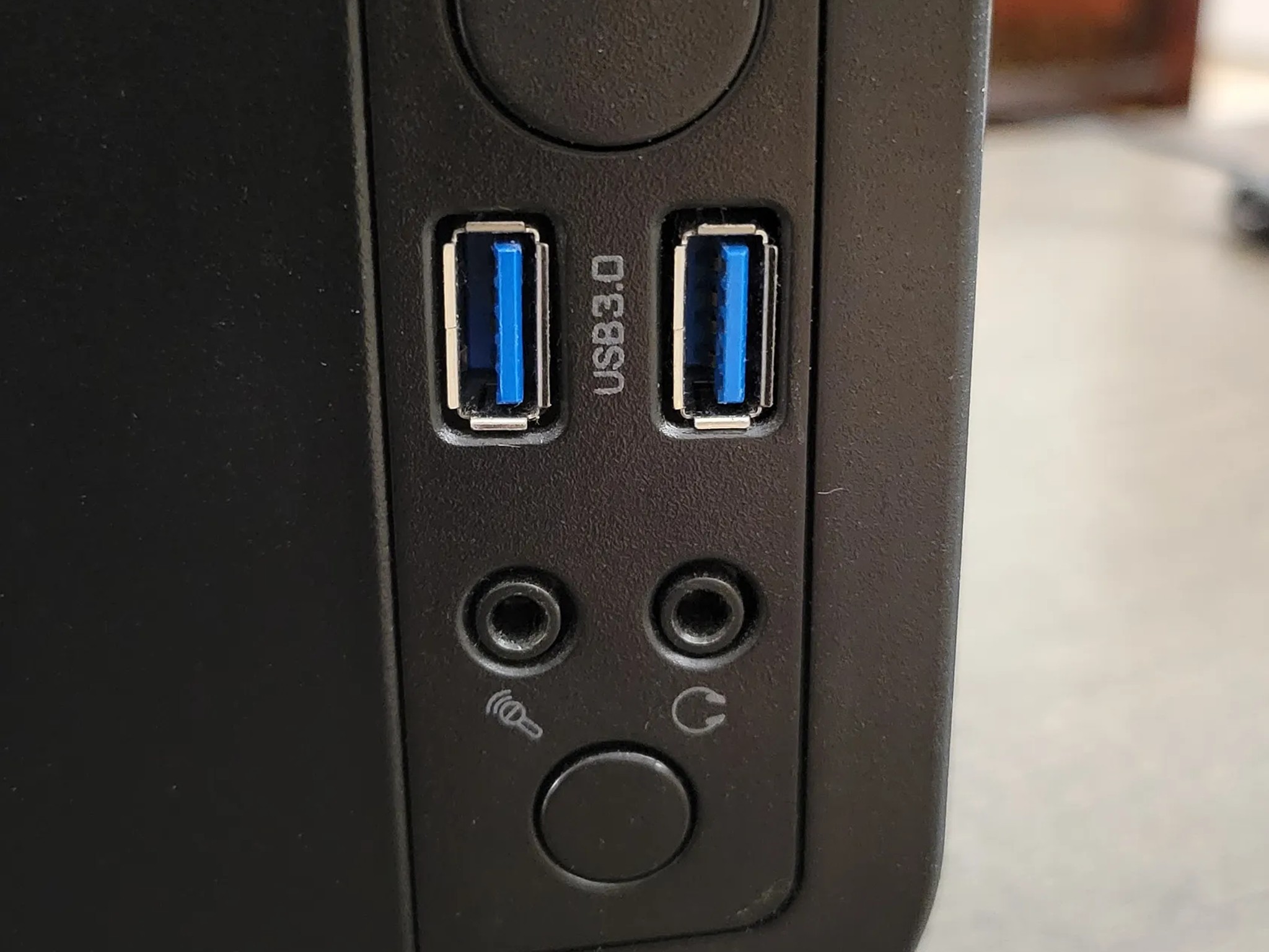 ThermalTake Mini-ITX Core V1 SPCC Case in black READ DESCRIPTION includes 200mm fan CA-1B8-00S1WN-00