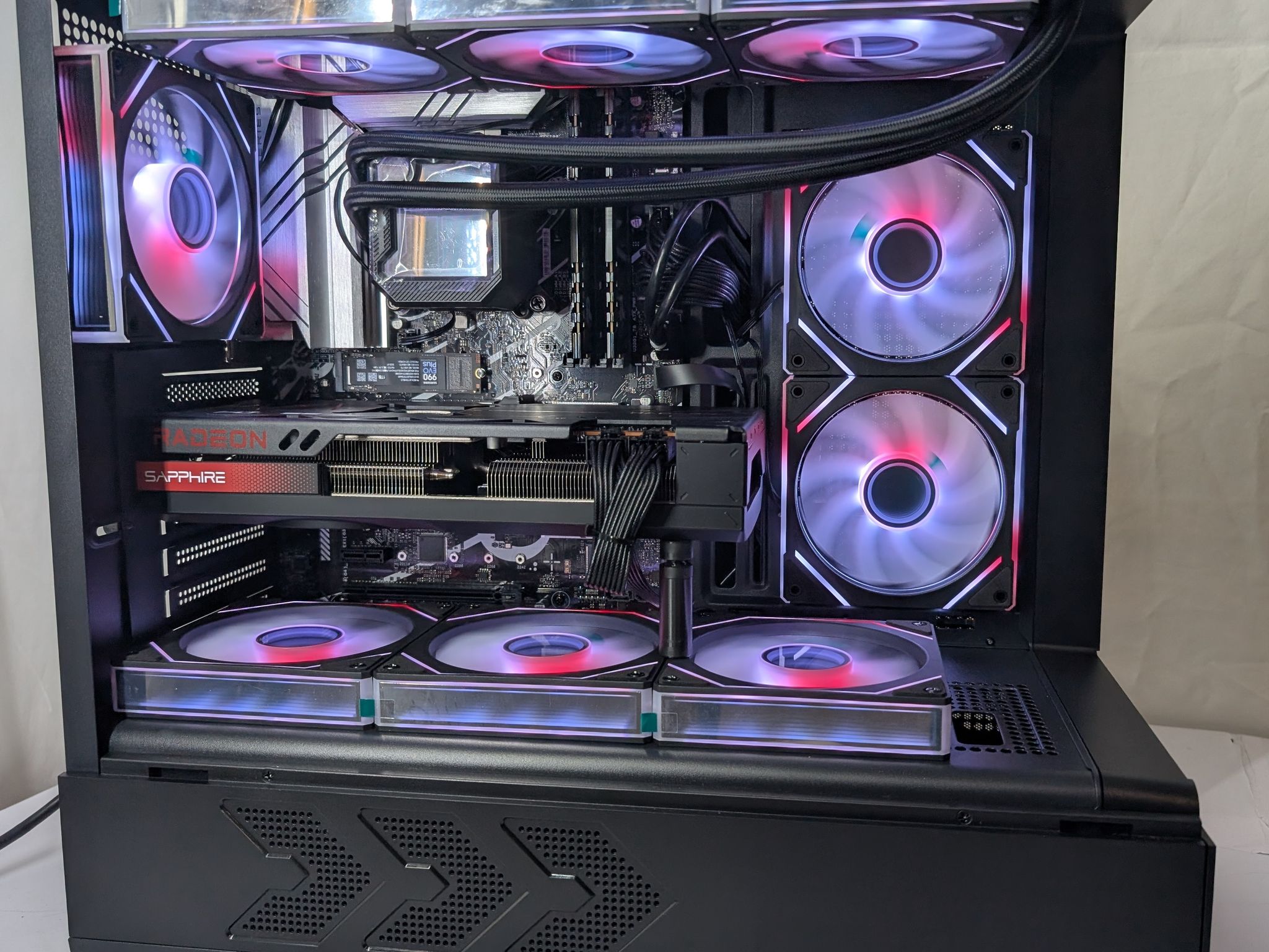 RX 7800XT | I5 12400F | 16GB DDR5 | 1TB NVME | 650W |