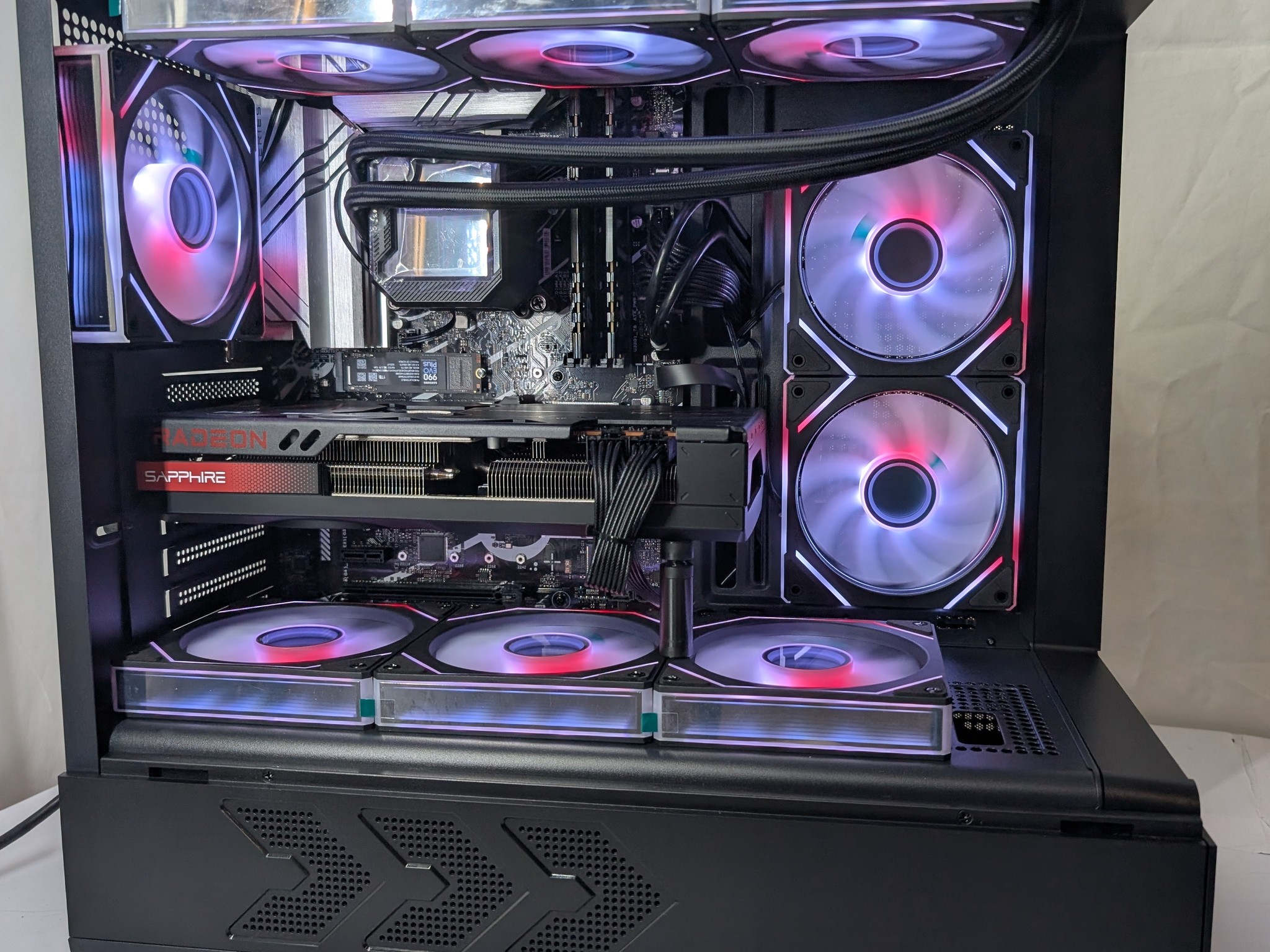 RX 7800XT | I5 12400F | 16GB DDR5 | 1TB NVME | 650W |