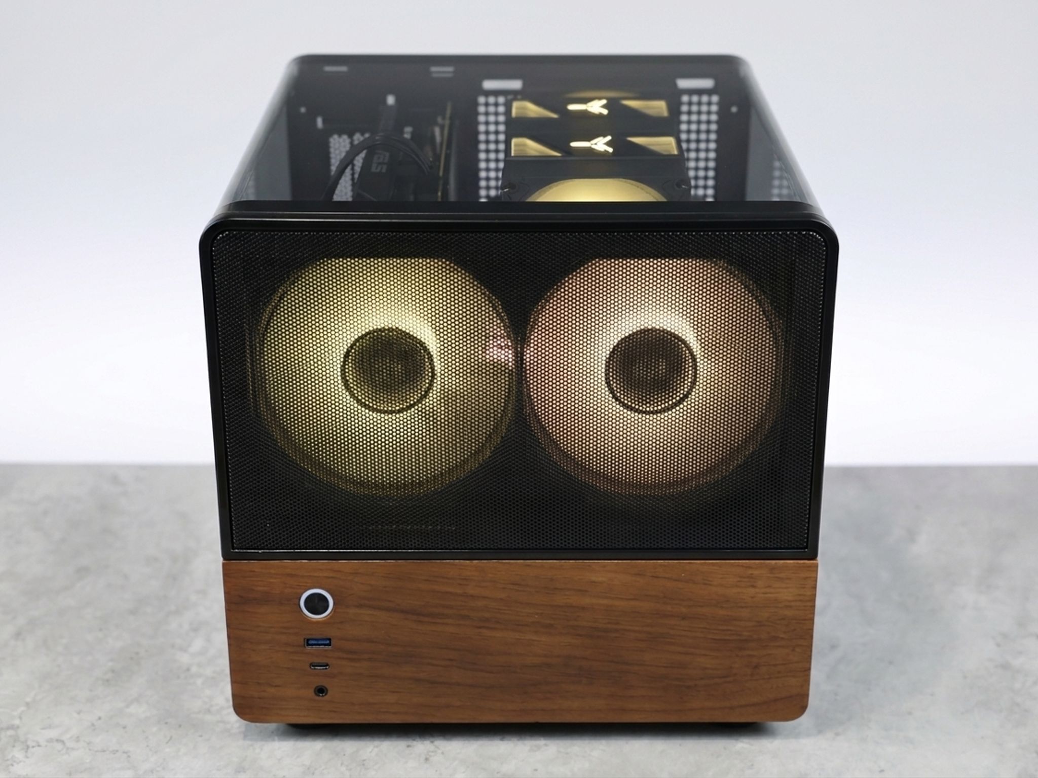 Clean Wood Jonsbo V12 1440P Build - 7600X3D | 5060 TI 16GB | 1TB NVME