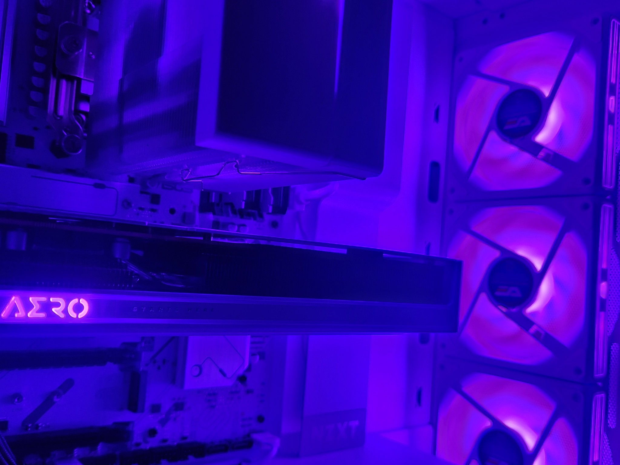 "Athena" RTX 5060 | Ryzen 5 7600X | 16GB DDR5 | 1TB SSD | WIFI+BT