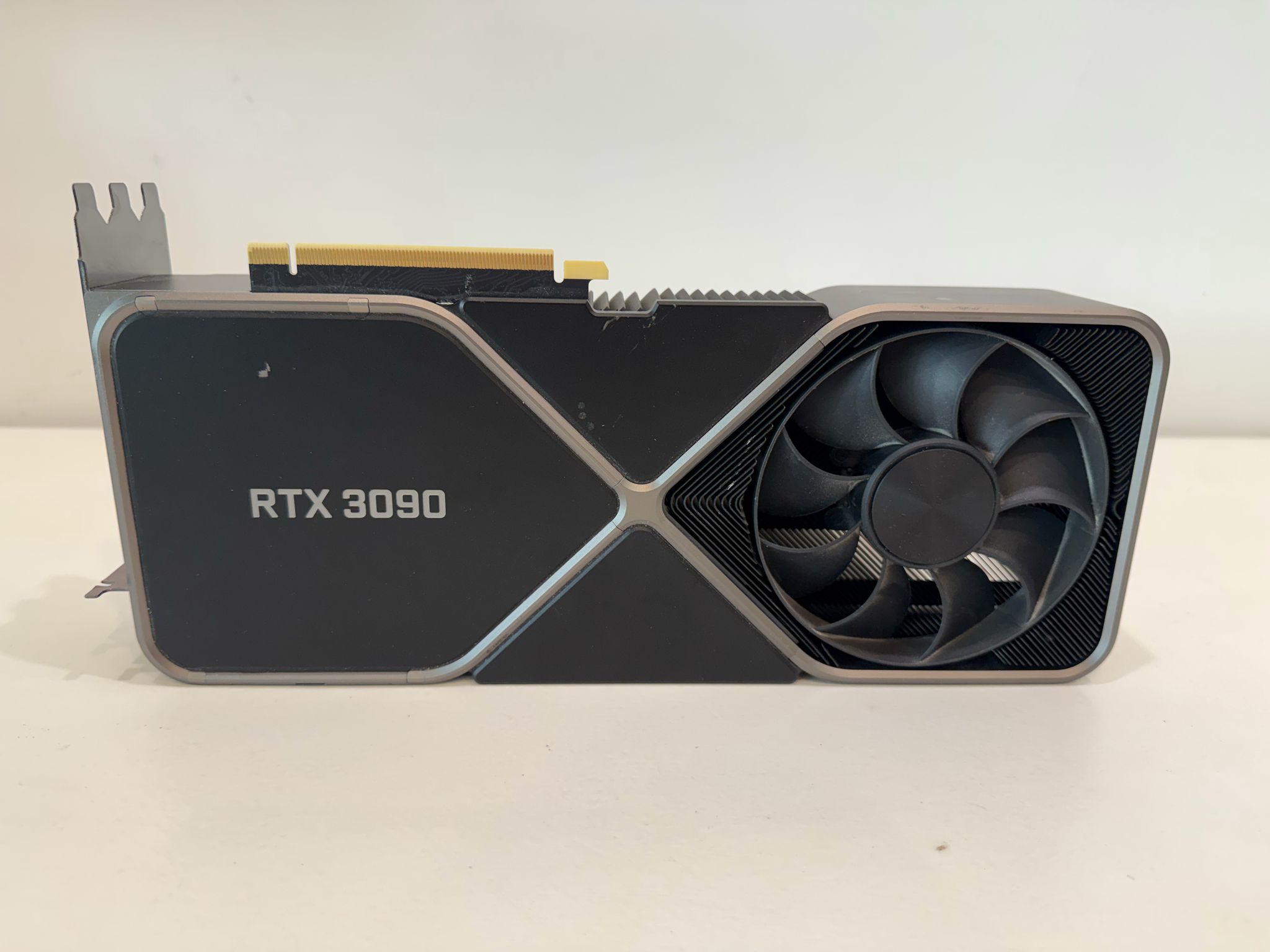 NVIDIA GeForce RTX 3090 Founders Edition 24GB GDDR6X
