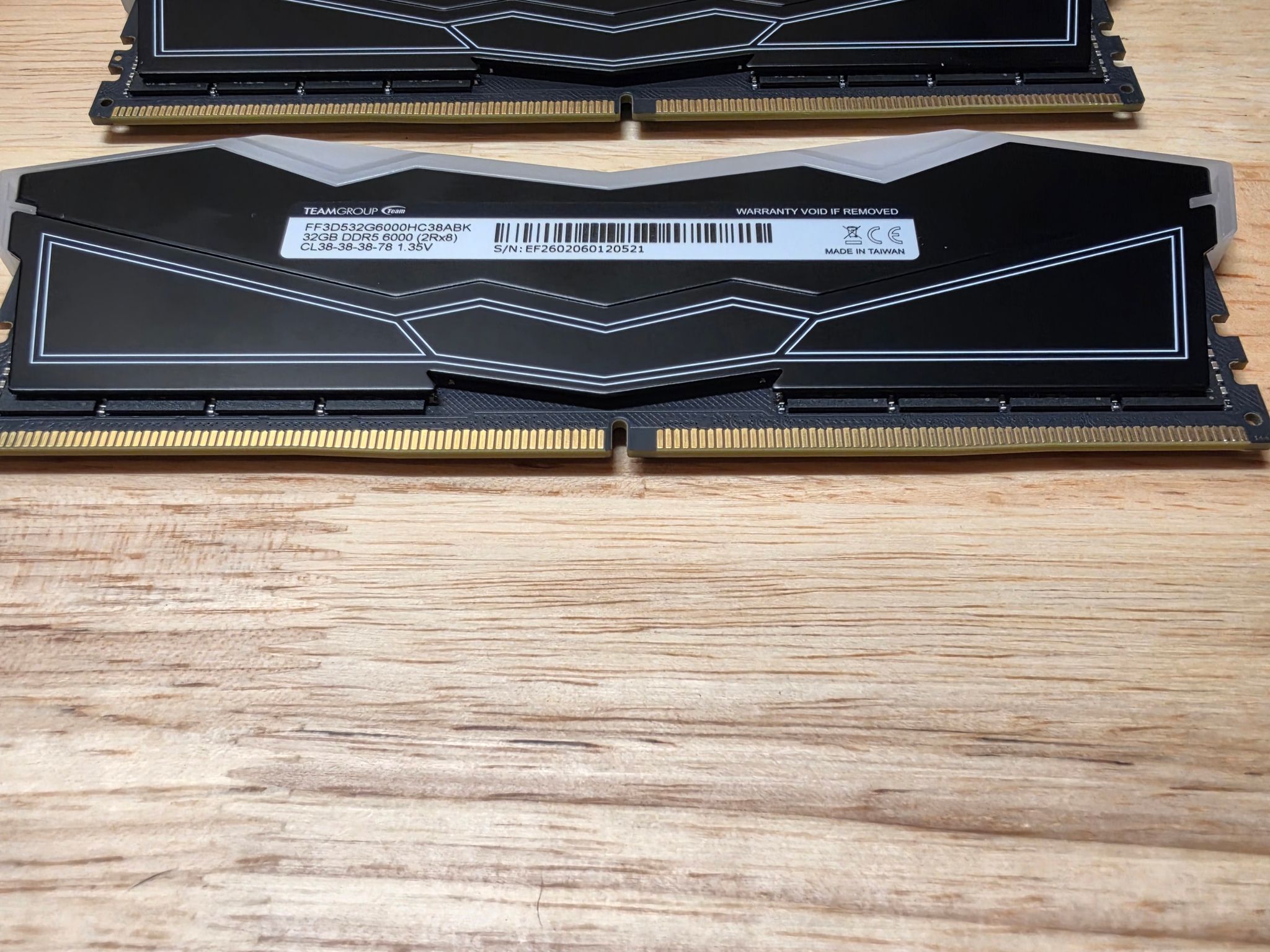 T-FORCE DELTA RGB DDR5 64GB (2 × 32GB) 6000MHz CL38 RAM