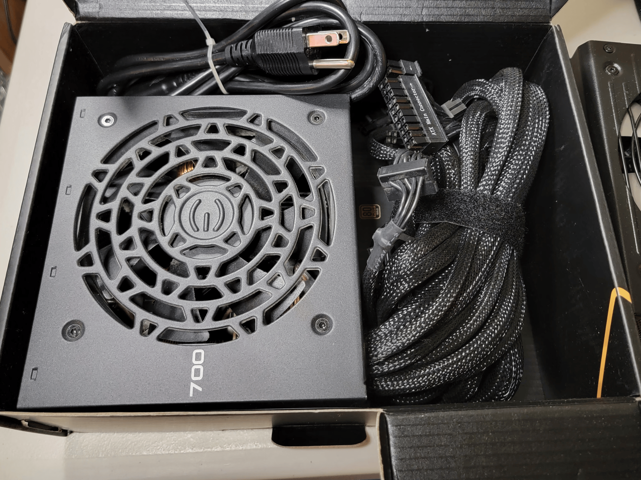 EVGA GD 700W 80+ Gold Power Supply (READ)