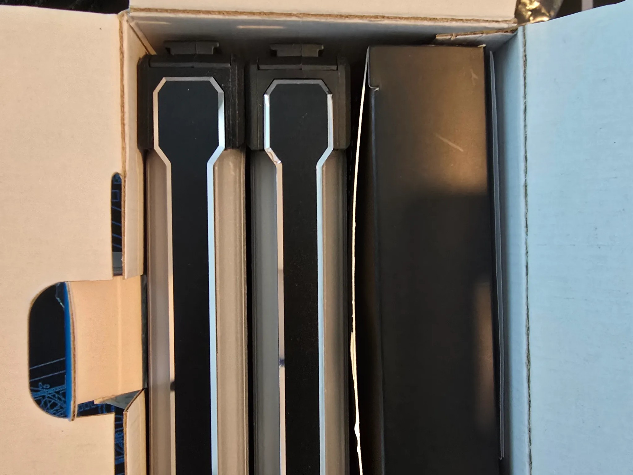 8 Lian-Li SL140mm UNI Fans