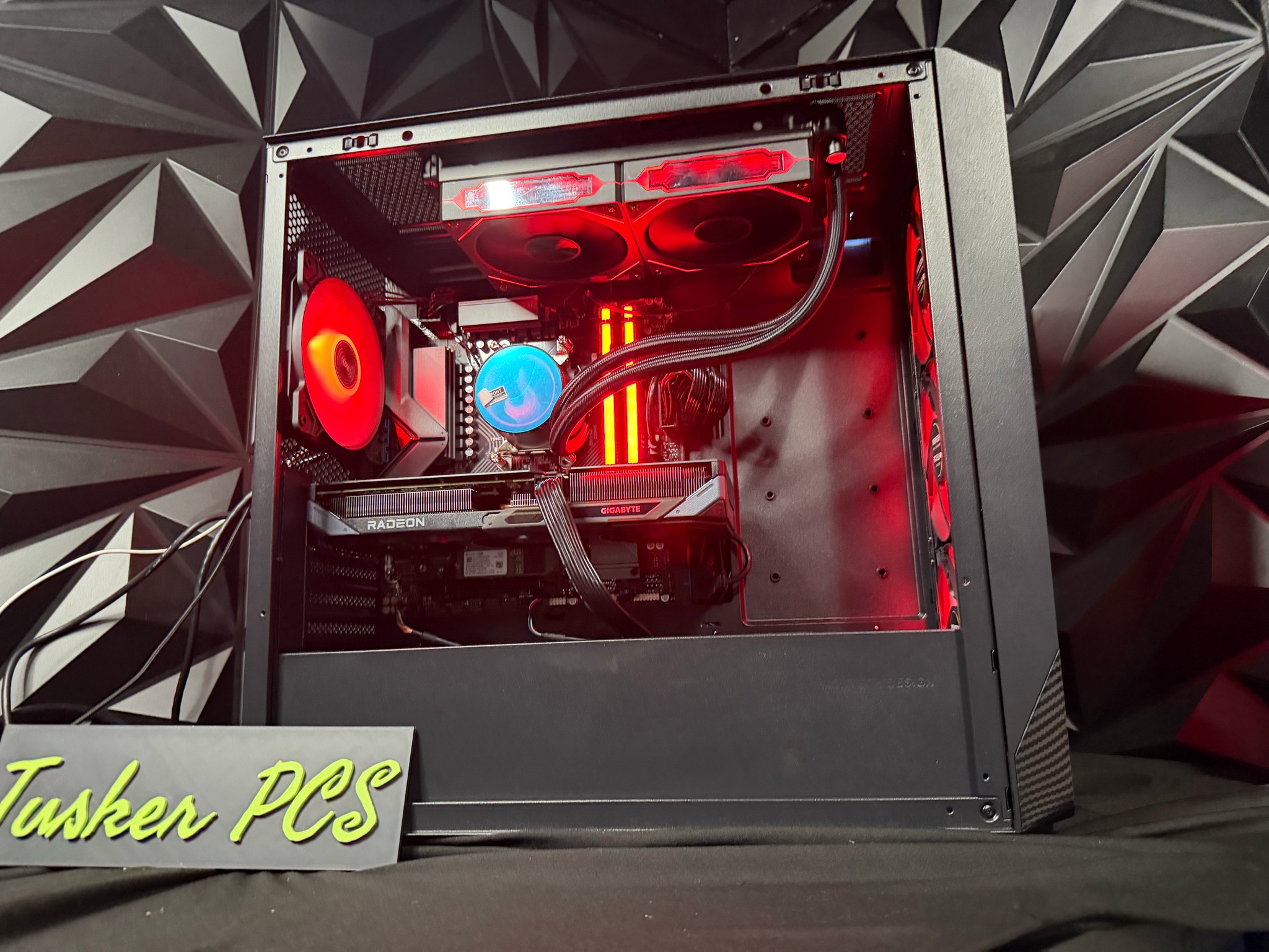 ⛈️🖤 DARK & STORMY 🖤⛈️ Ryzen 5 7600X| RX 9060XT| 16 GB RGB DDR5| 1.25 TB NVMe| 650W PSU