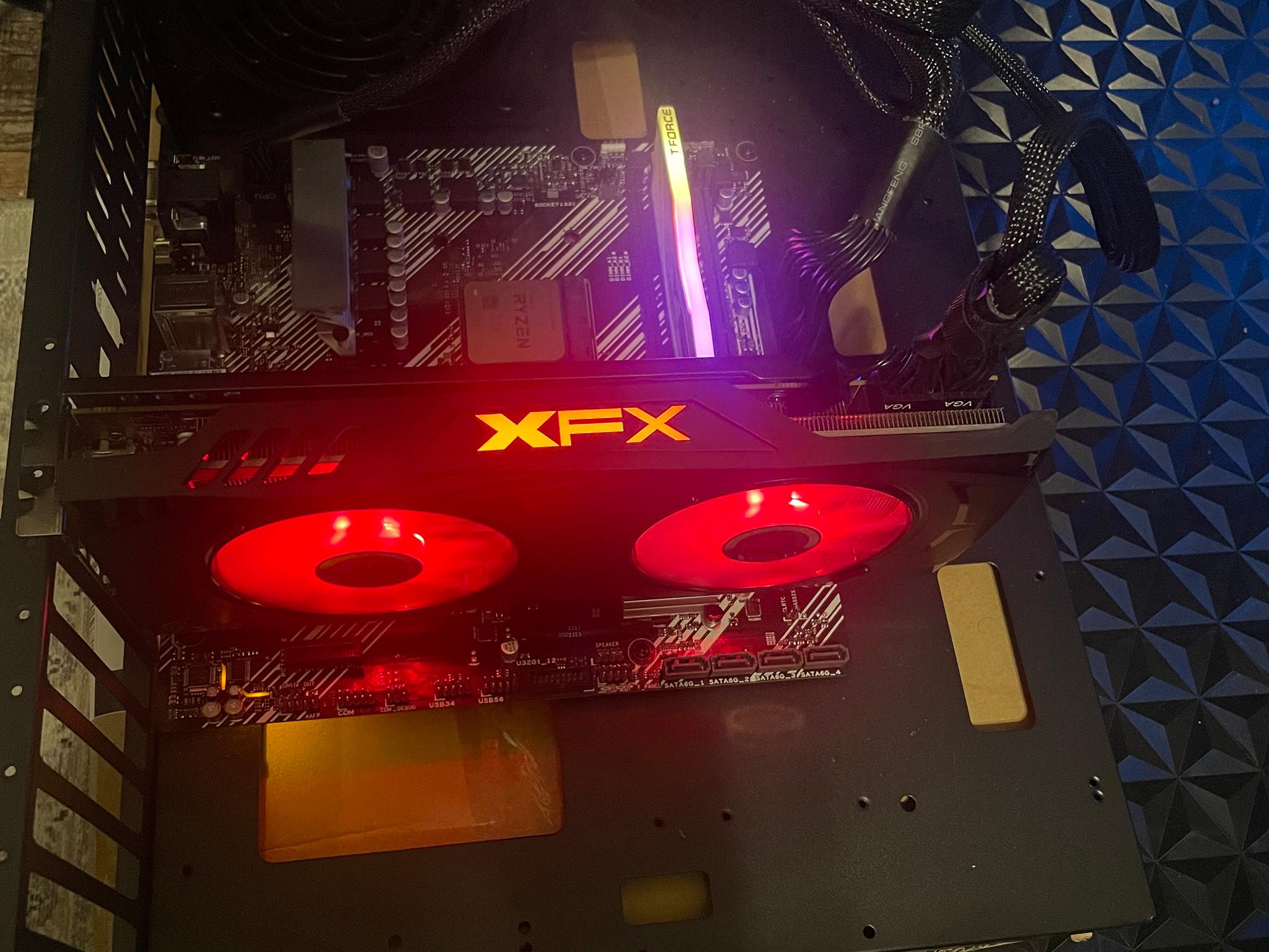 Red LED XFX Rx 580 8gb
