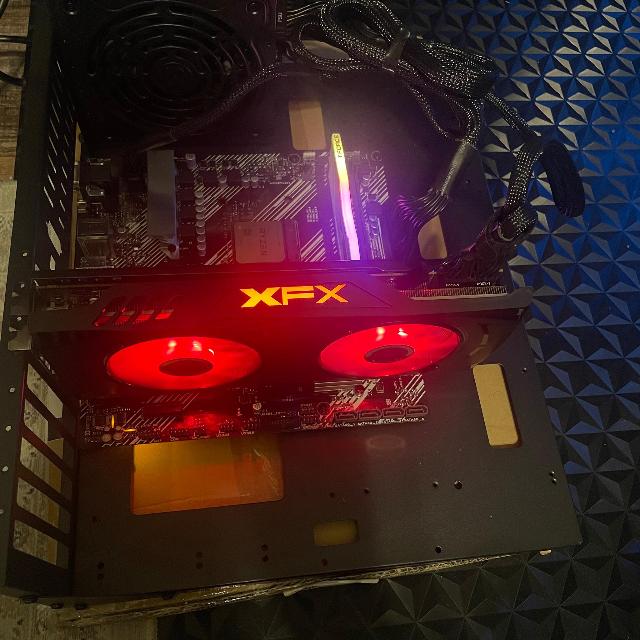 Red LED XFX Rx 580 8gb